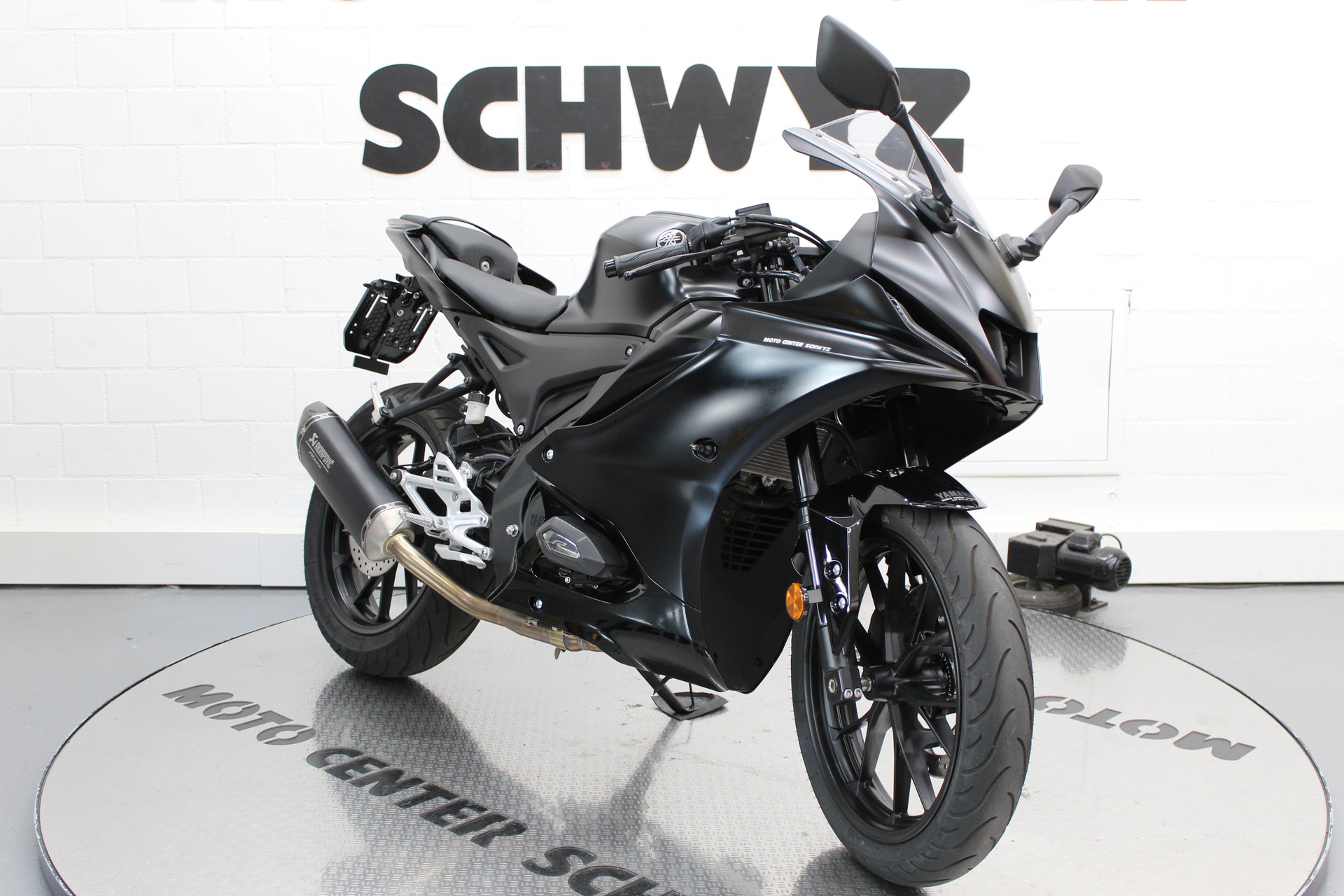 YAMAHA YZF-R 125 ABS-showroom-element-1