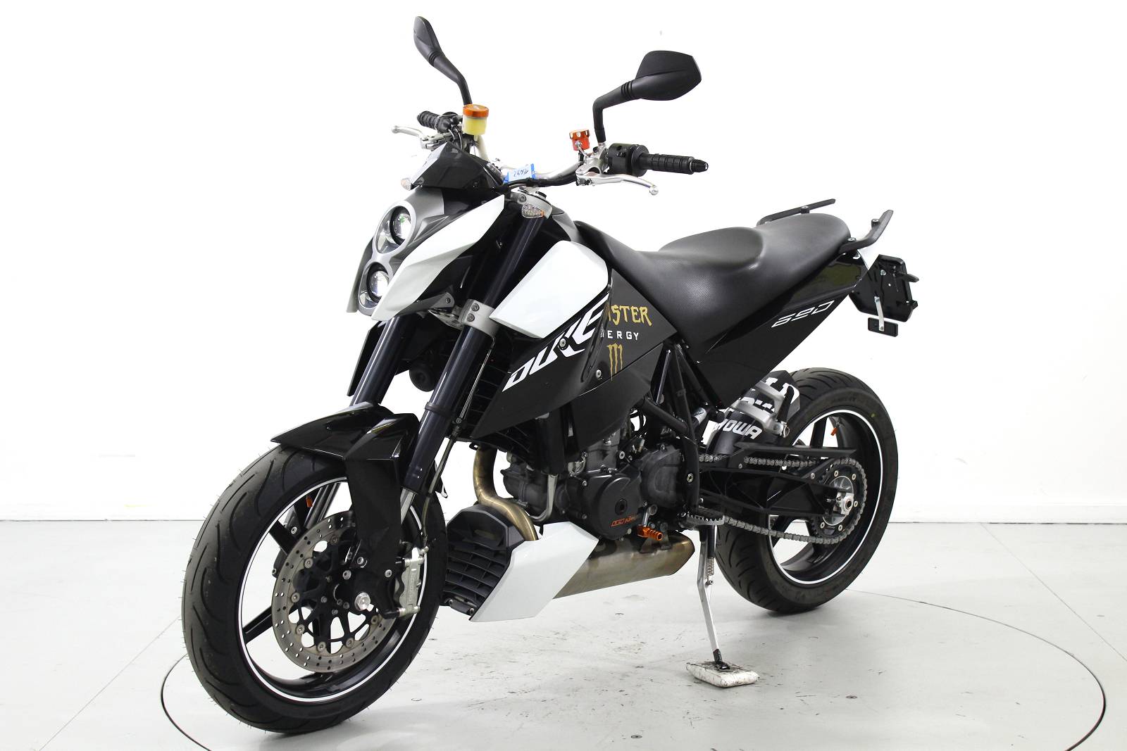 KTM Duke 690-showroom-element-2