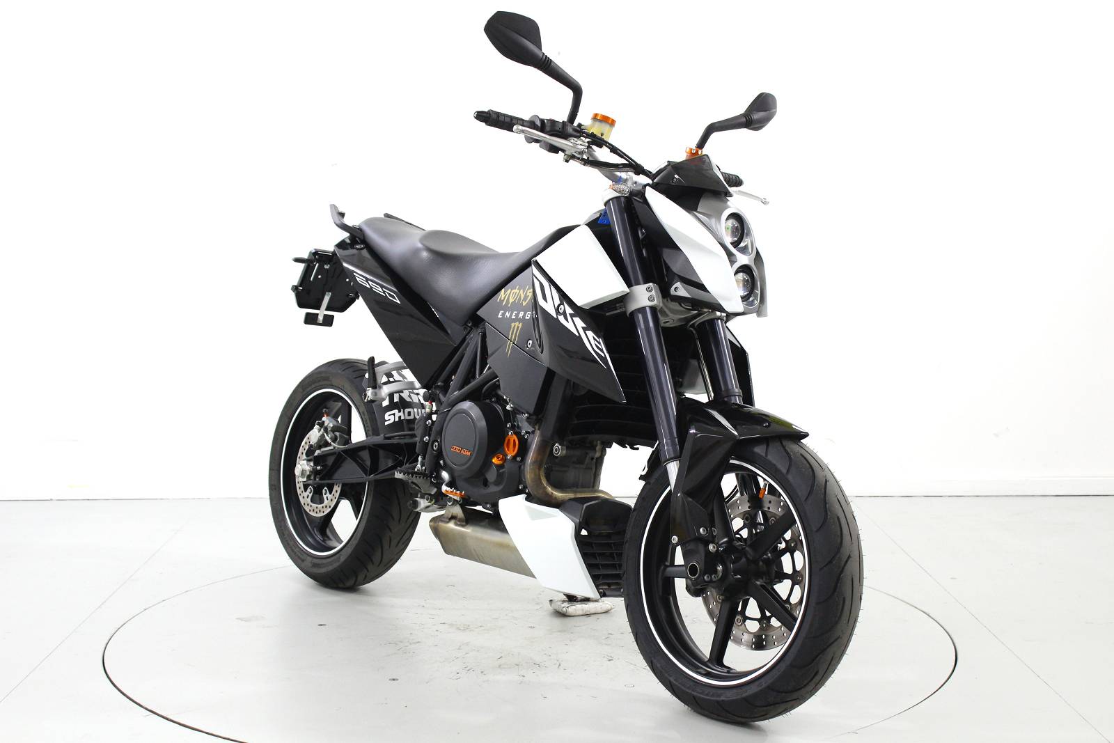 KTM Duke 690-showroom-element-1