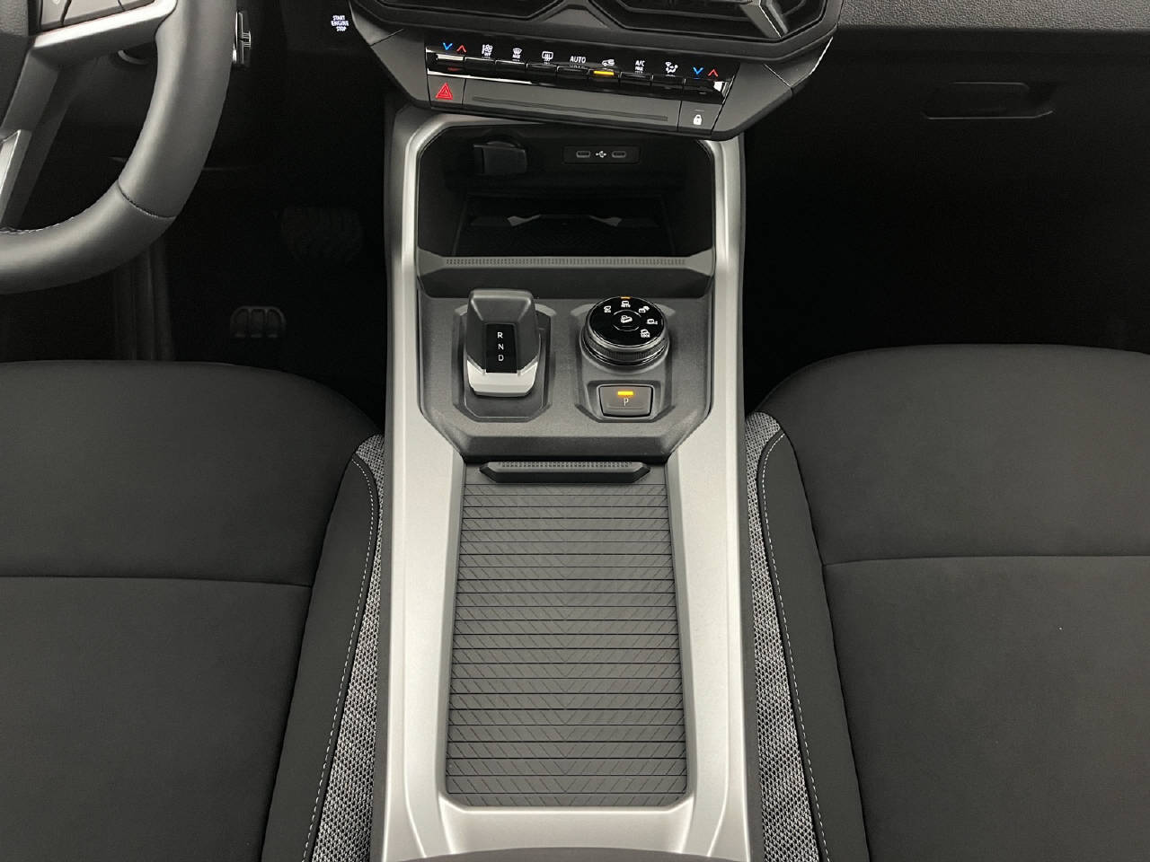 DACIA Bigster 1.2 Hybrid Journey 4WD-image-12