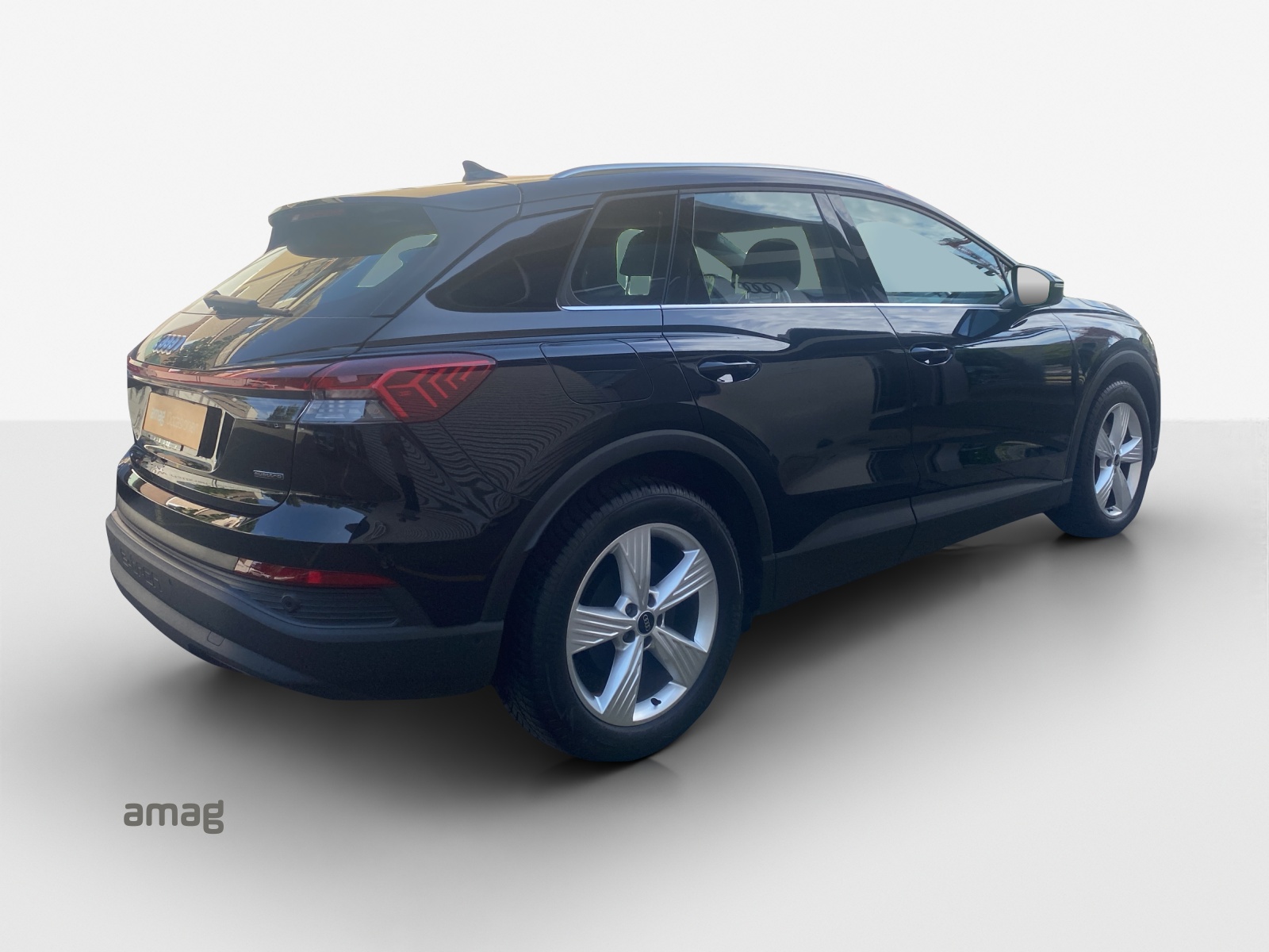 AUDI Q4 e-tron 45 quattro-image-4