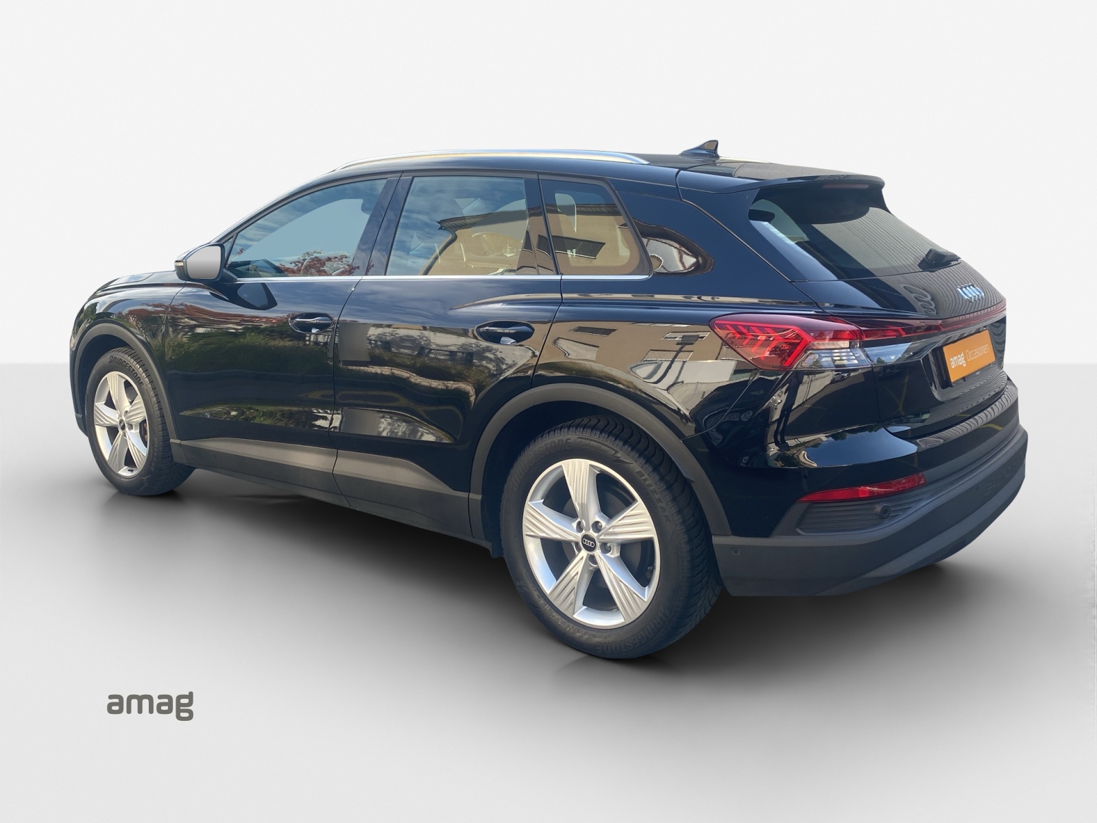 AUDI Q4 e-tron 45 quattro-image-2