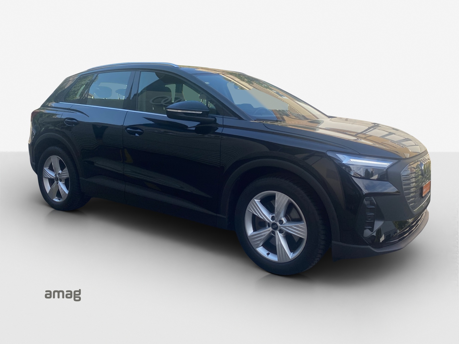 AUDI Q4 e-tron 45 quattro-image-5