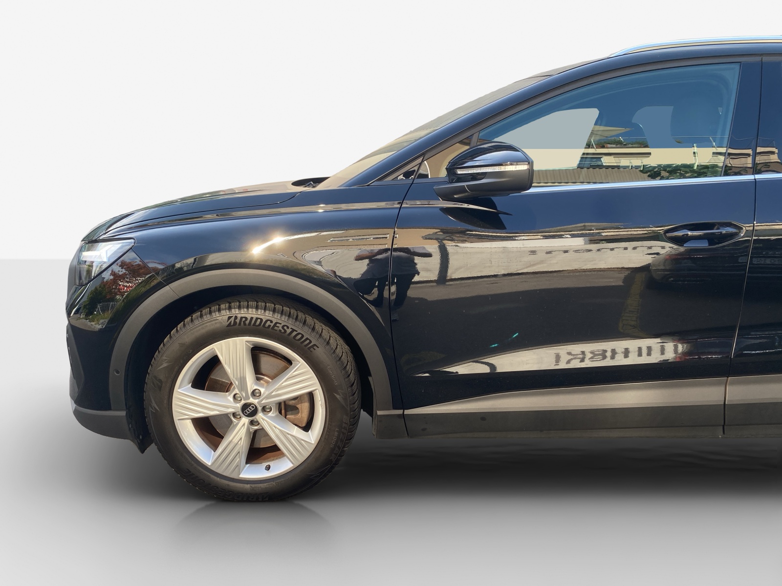 AUDI Q4 e-tron 45 quattro-image-14