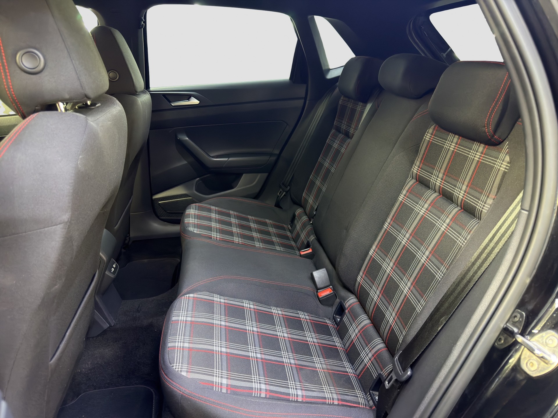 VW Polo 2.0 TSI GTI DSG-image-11