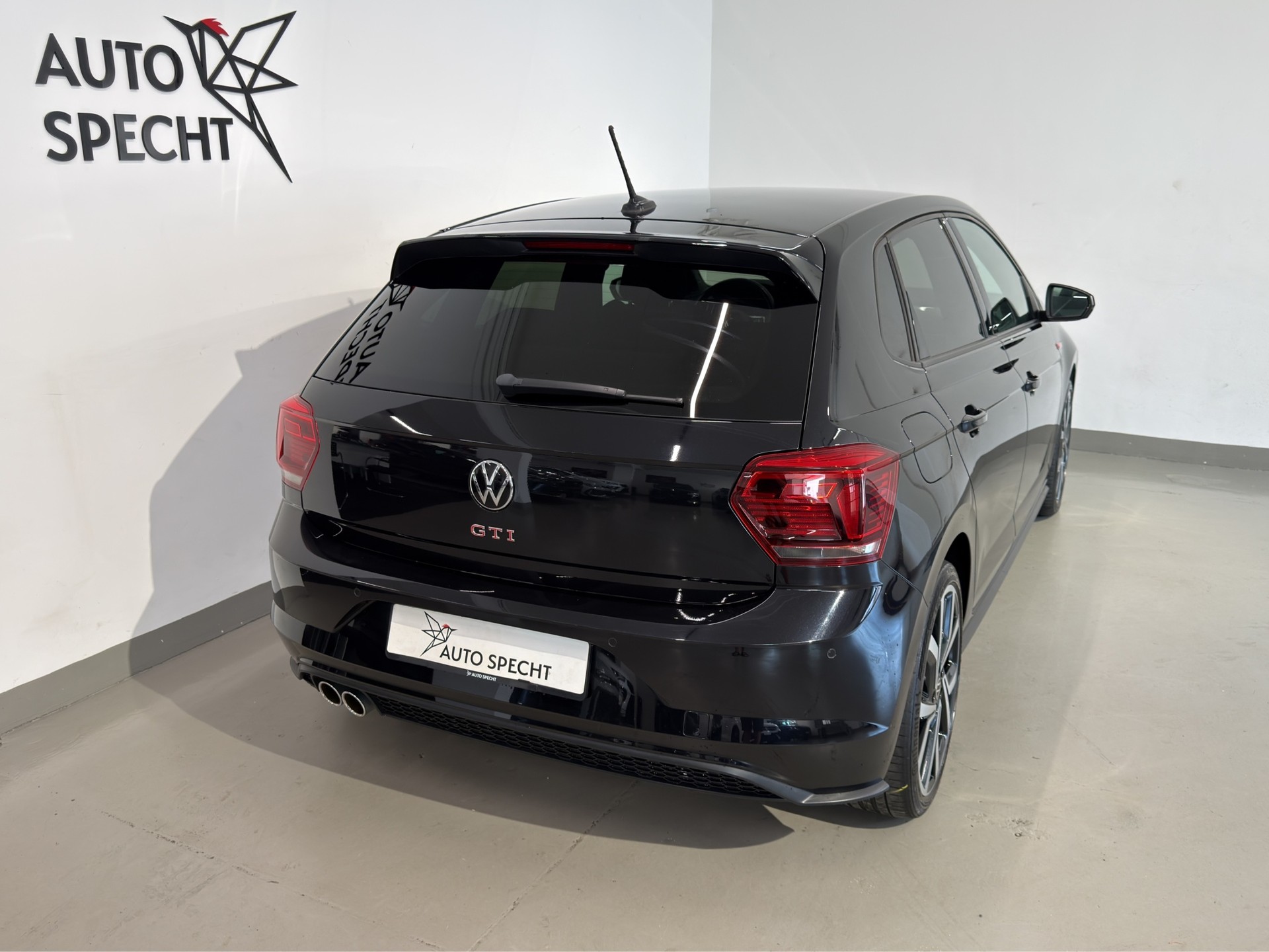VW Polo 2.0 TSI GTI DSG-image-2