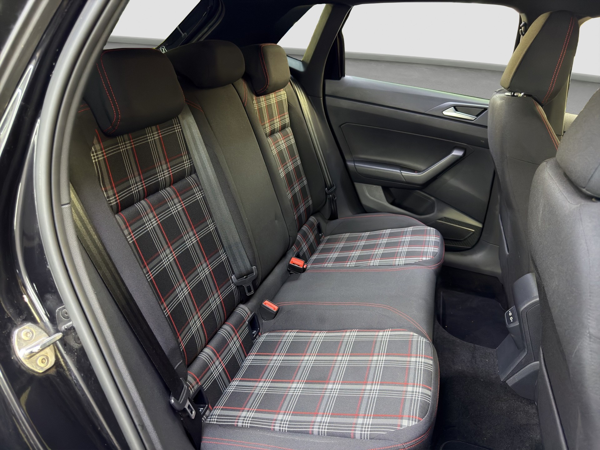VW Polo 2.0 TSI GTI DSG-image-13