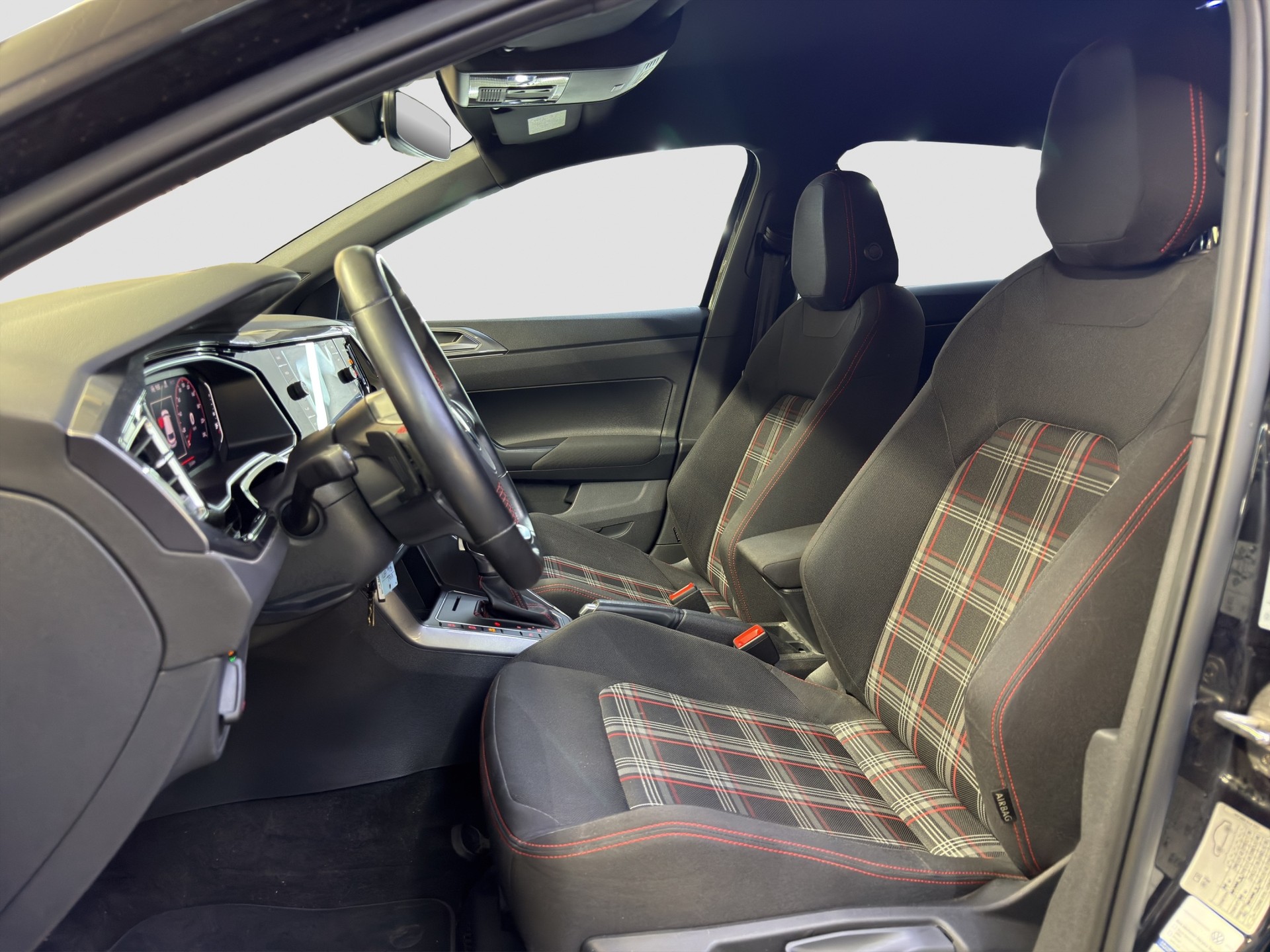 VW Polo 2.0 TSI GTI DSG-image-10