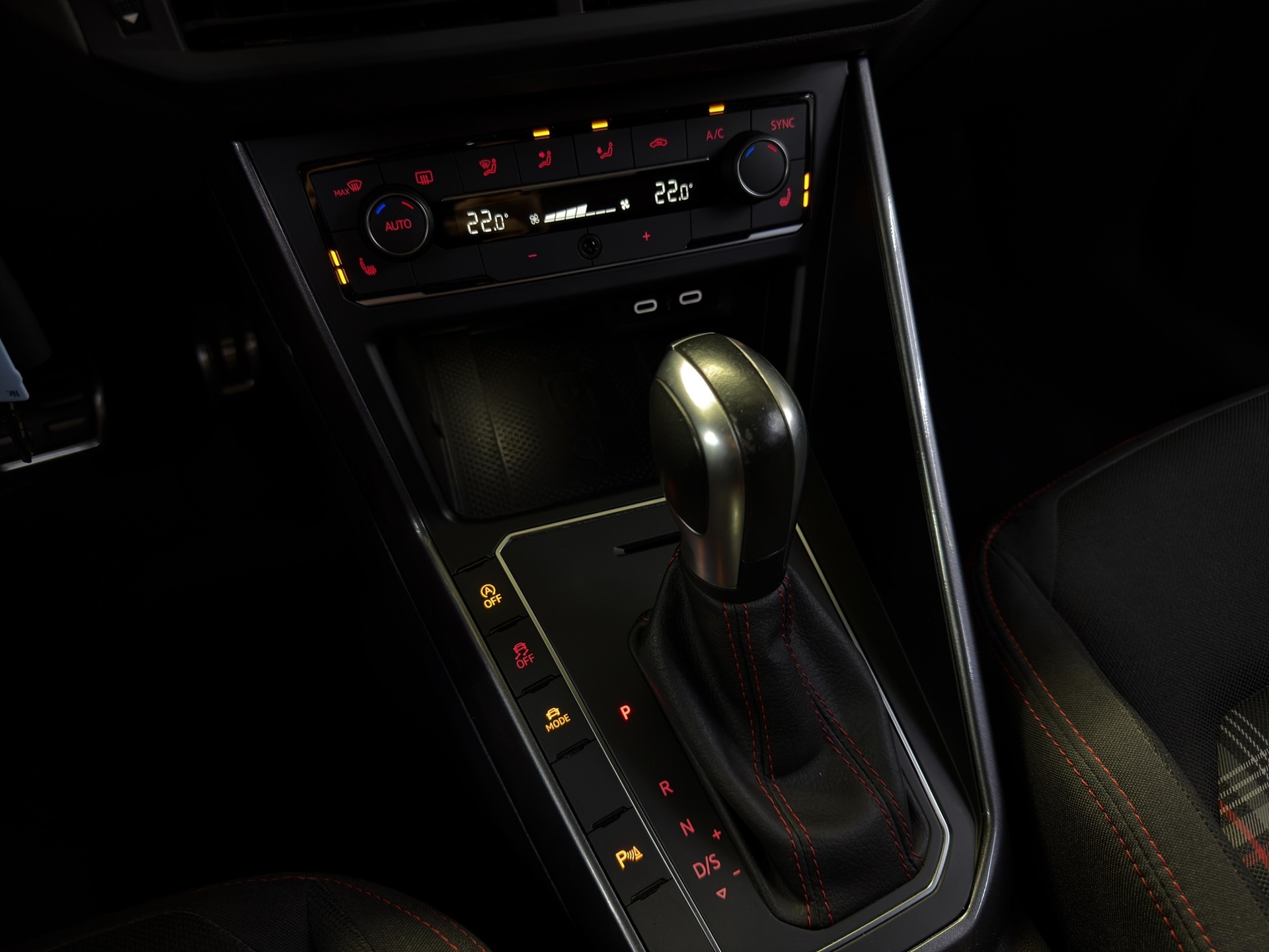 VW Polo 2.0 TSI GTI DSG-image-24