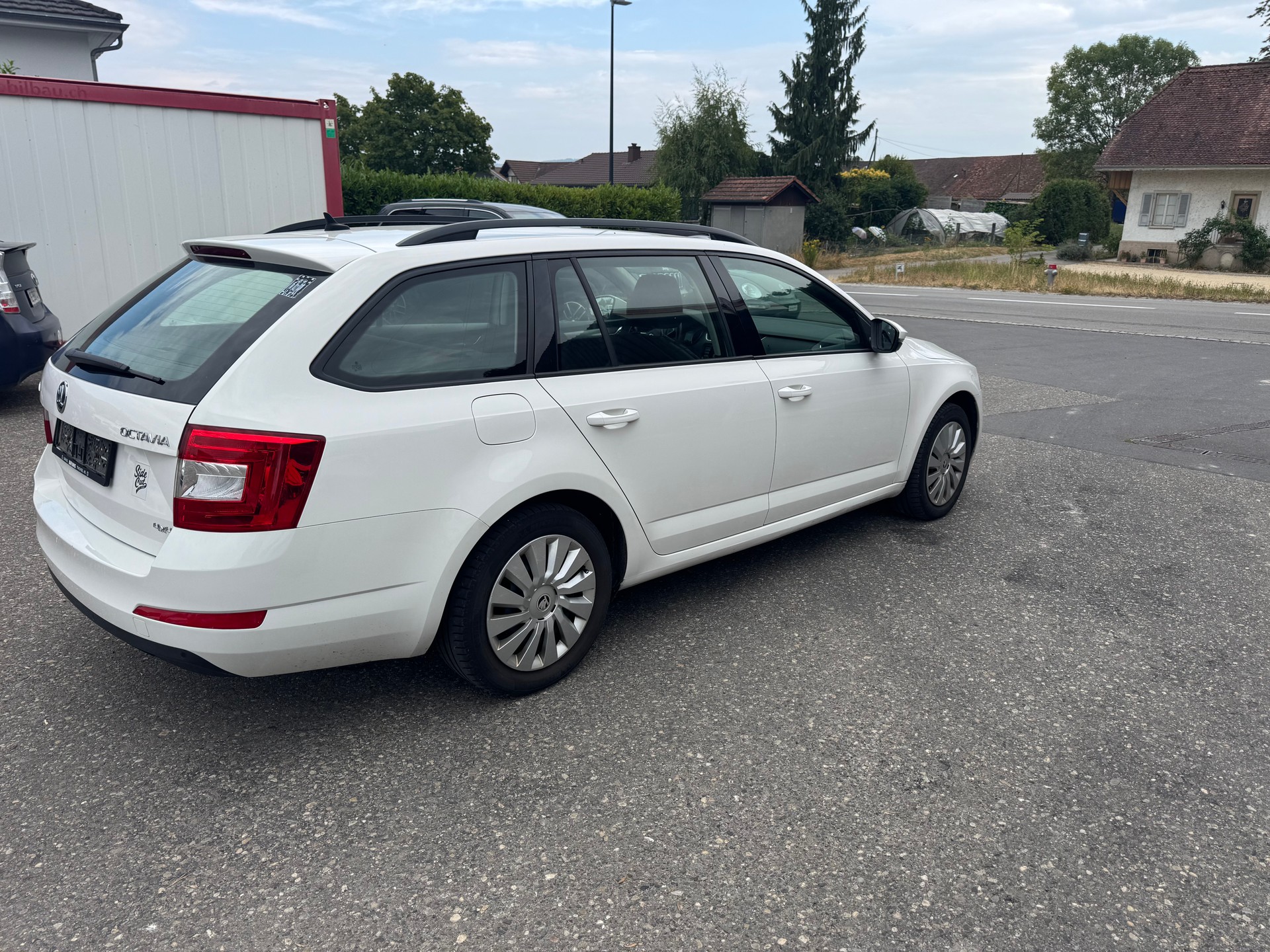 SKODA Octavia Combi 2.0 TDI Swiss Edition 4x4 DSG-image-3