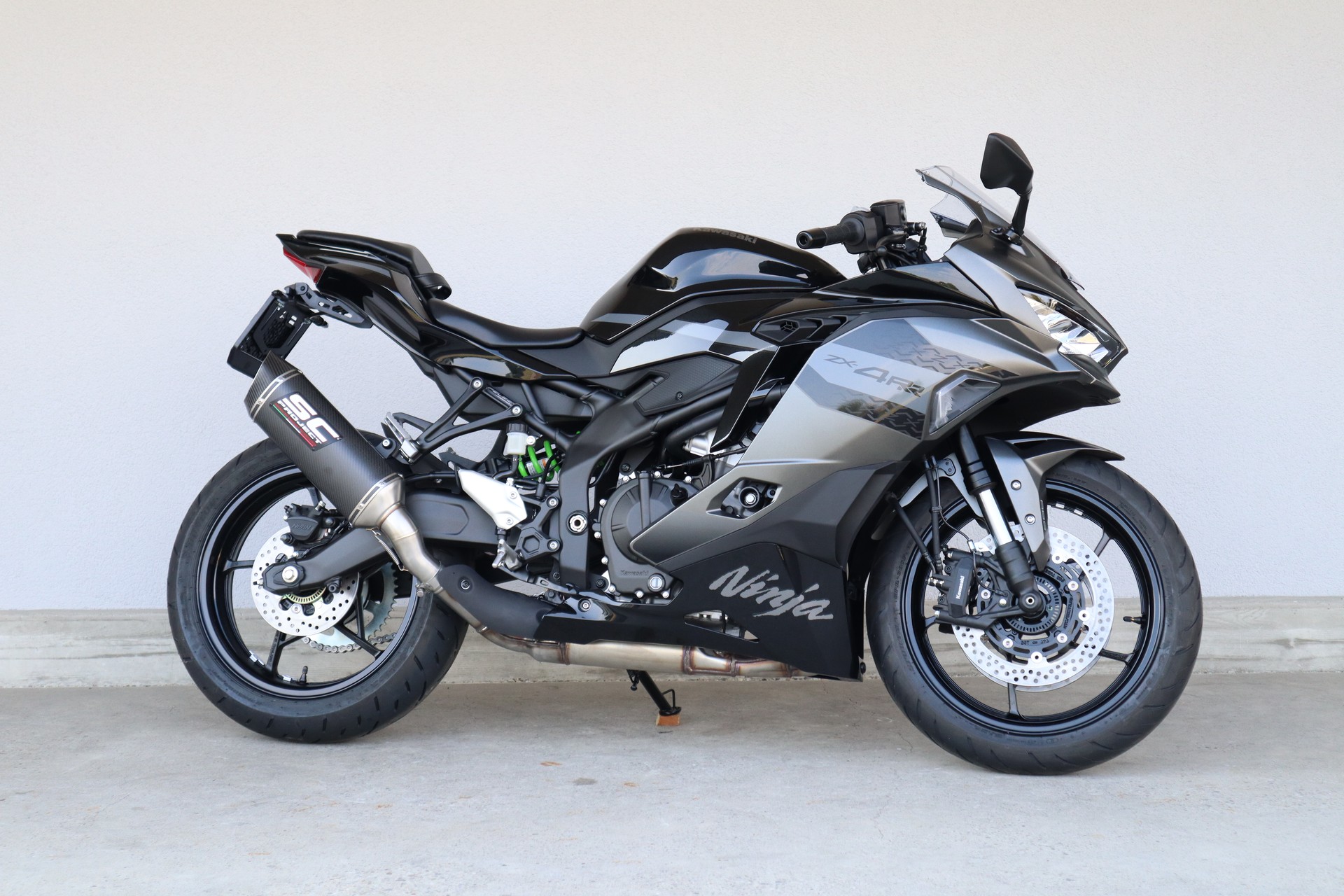KAWASAKI Ninja ZX-4RR-showroom-element-1