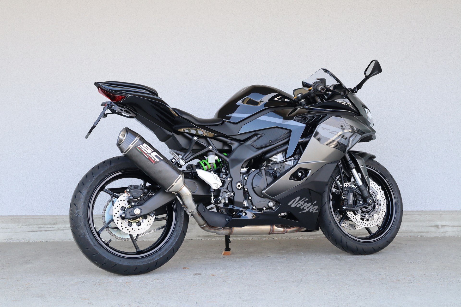 KAWASAKI Ninja ZX-4RR-showroom-element-2