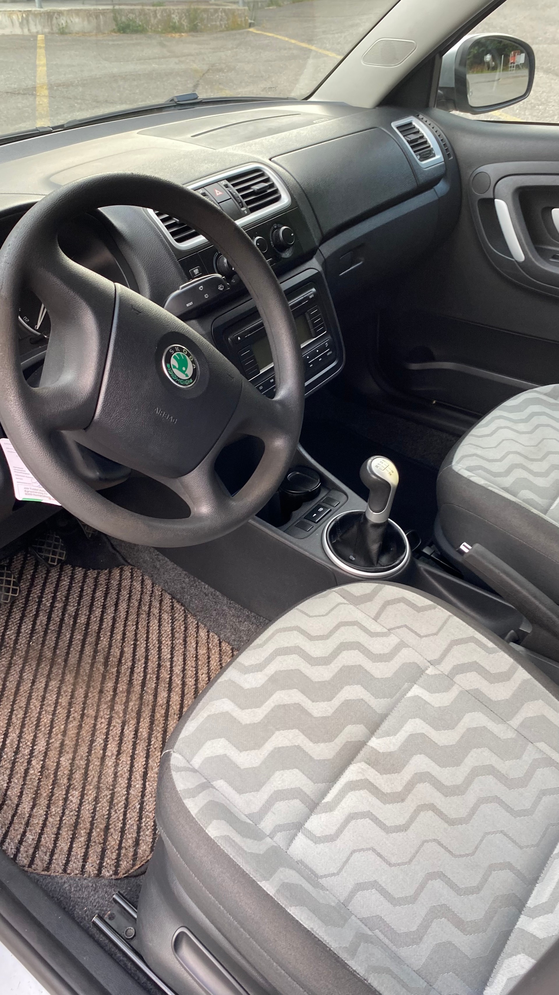 SKODA Fabia 1.2 Entry-image-9