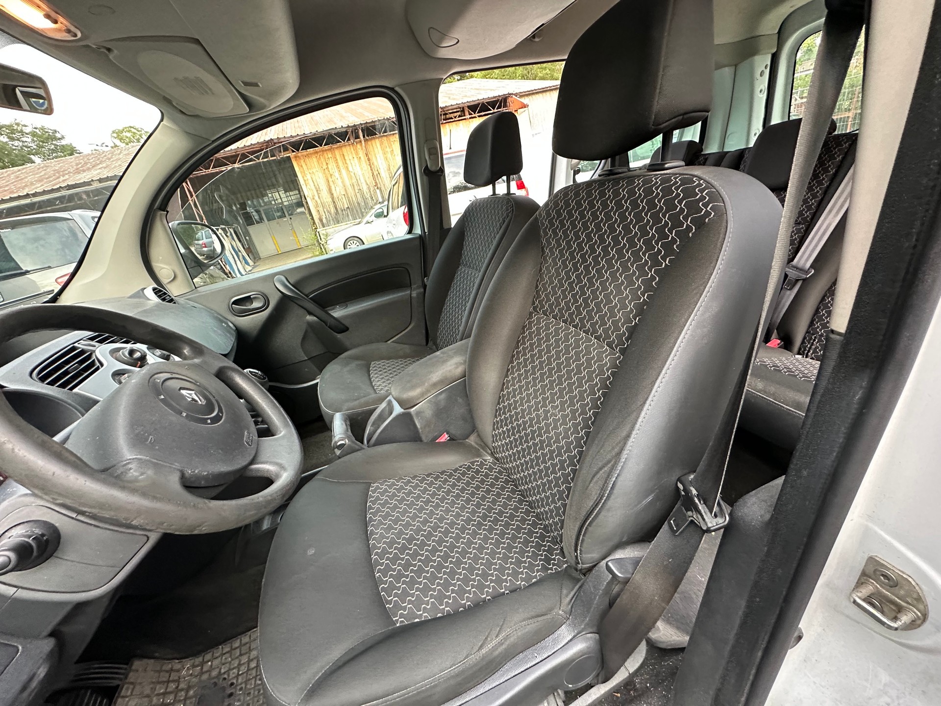 RENAULT Kangoo 1.6 16V Dynamique-image-9
