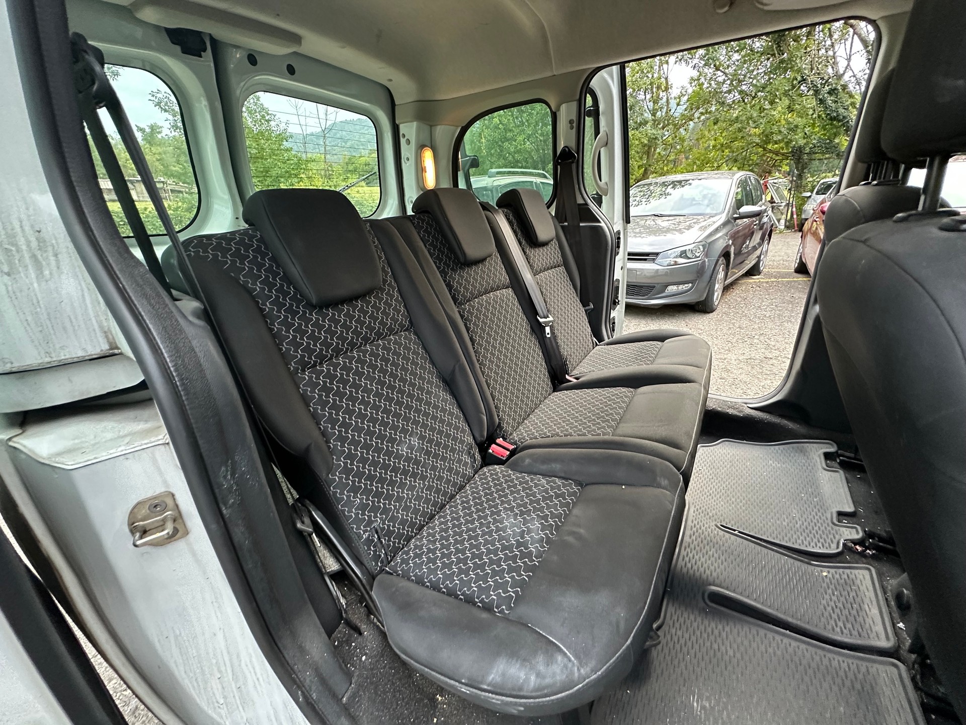 RENAULT Kangoo 1.6 16V Dynamique-image-10