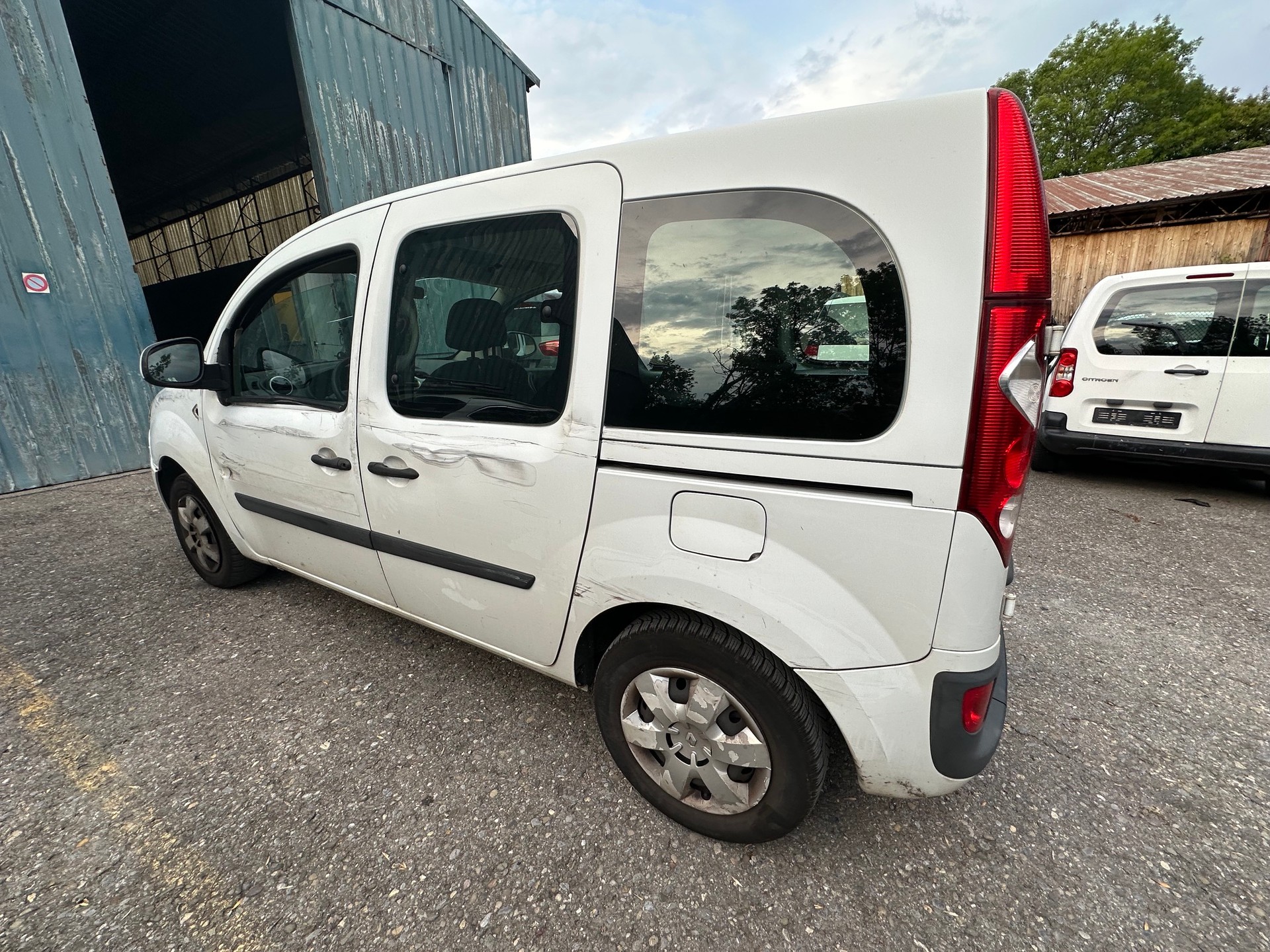 RENAULT Kangoo 1.6 16V Dynamique-image-3