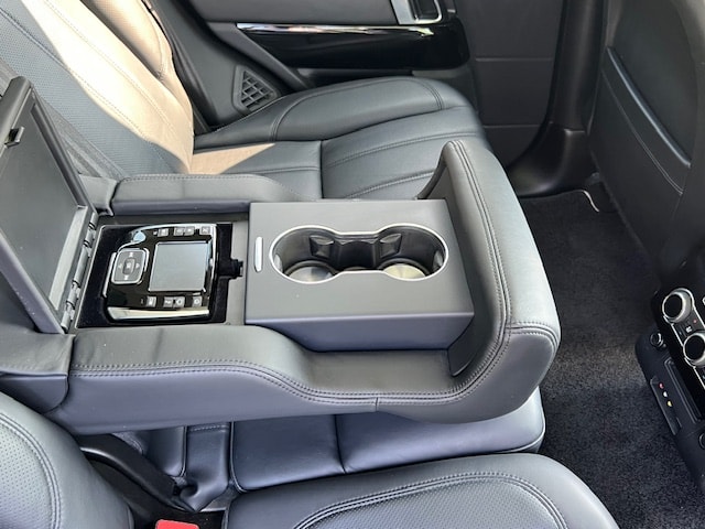 LAND ROVER 4.4 SDV8 Autobiography-image-3