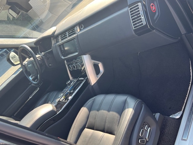LAND ROVER 4.4 SDV8 Autobiography-image-4