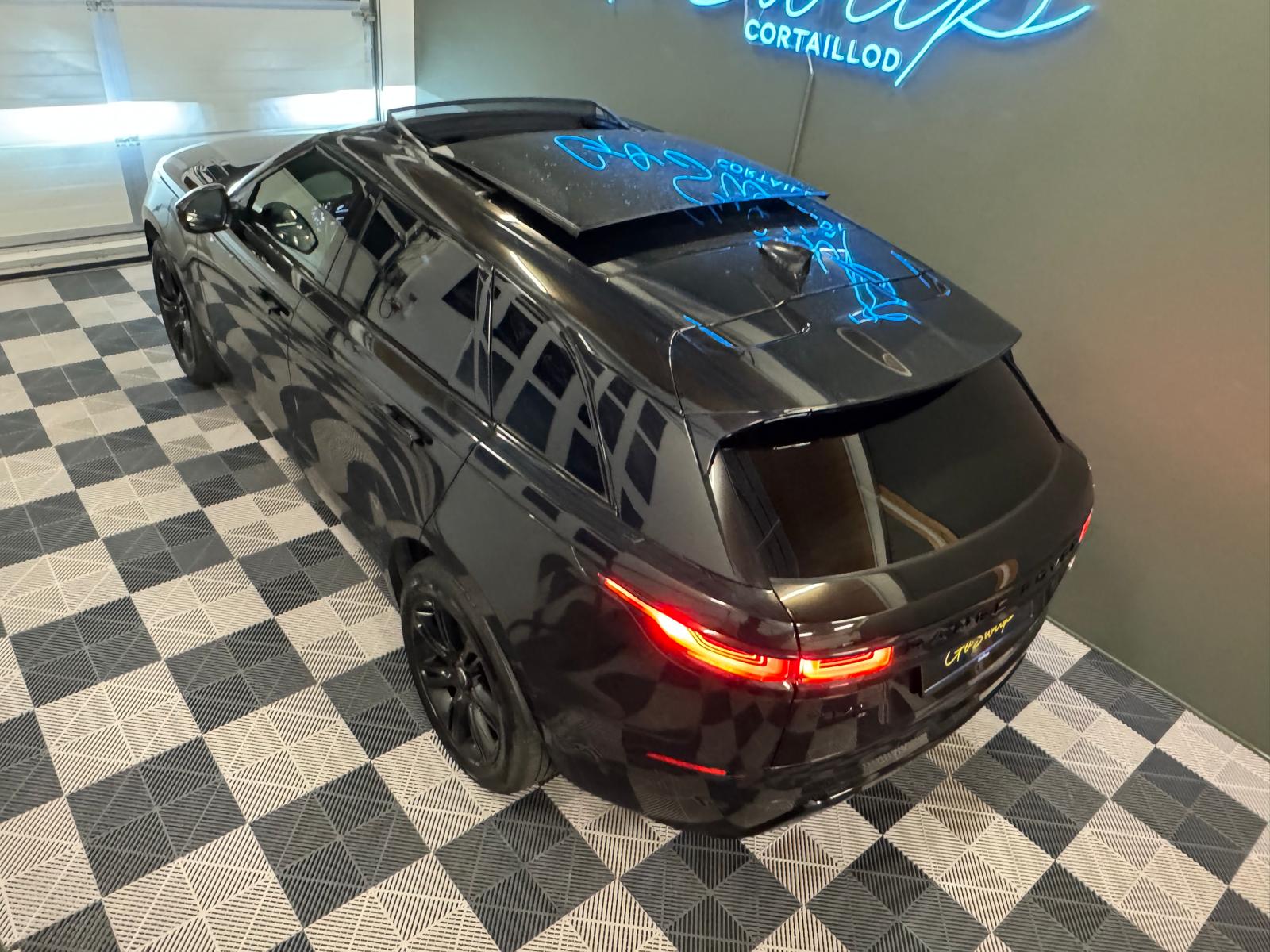 LAND ROVER Range Rover Velar R-Dynamic P 250 SE Automatic-image-2
