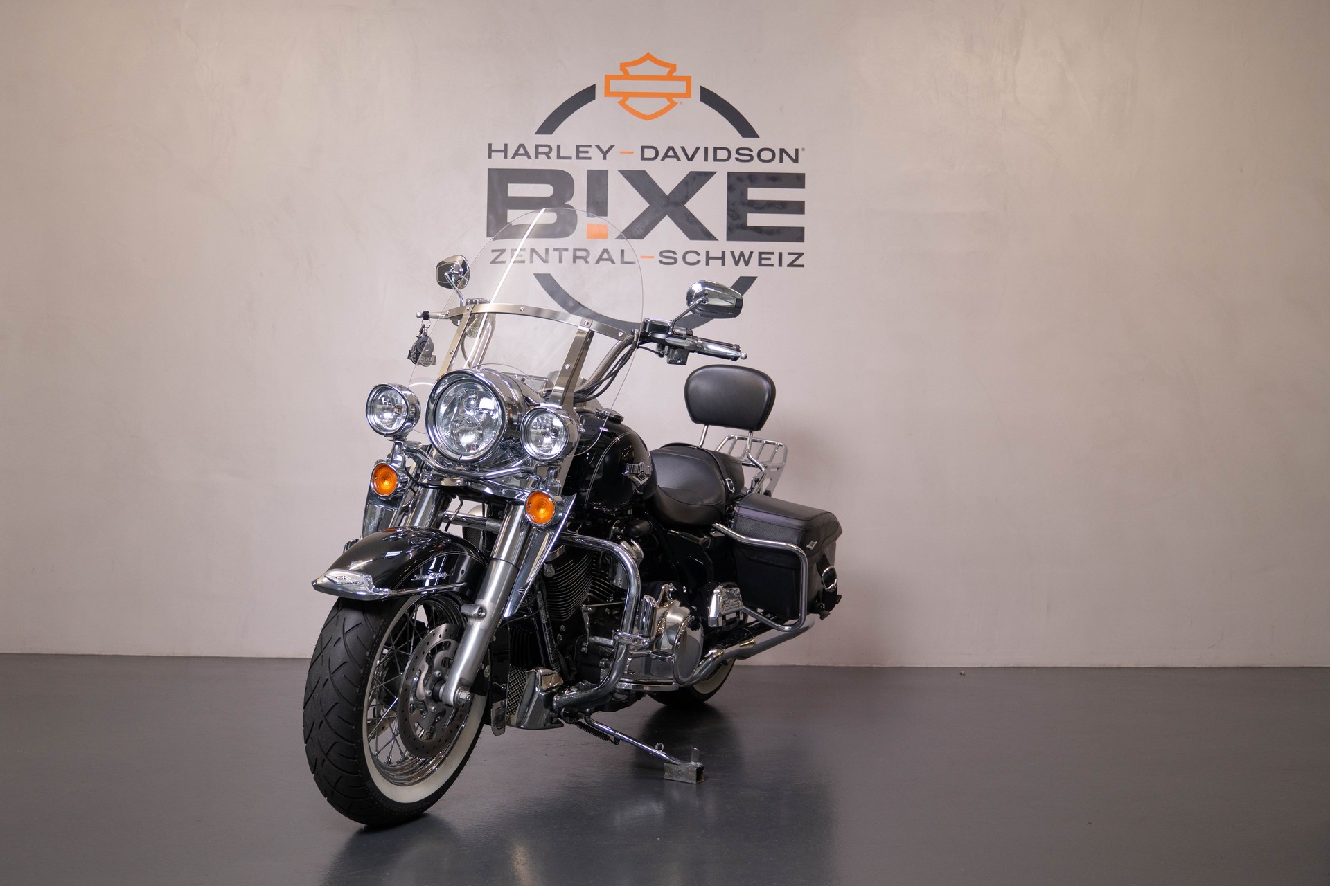 HARLEY-DAVIDSON FLHRC Road King Classic 107 ABS-showroom-element-2