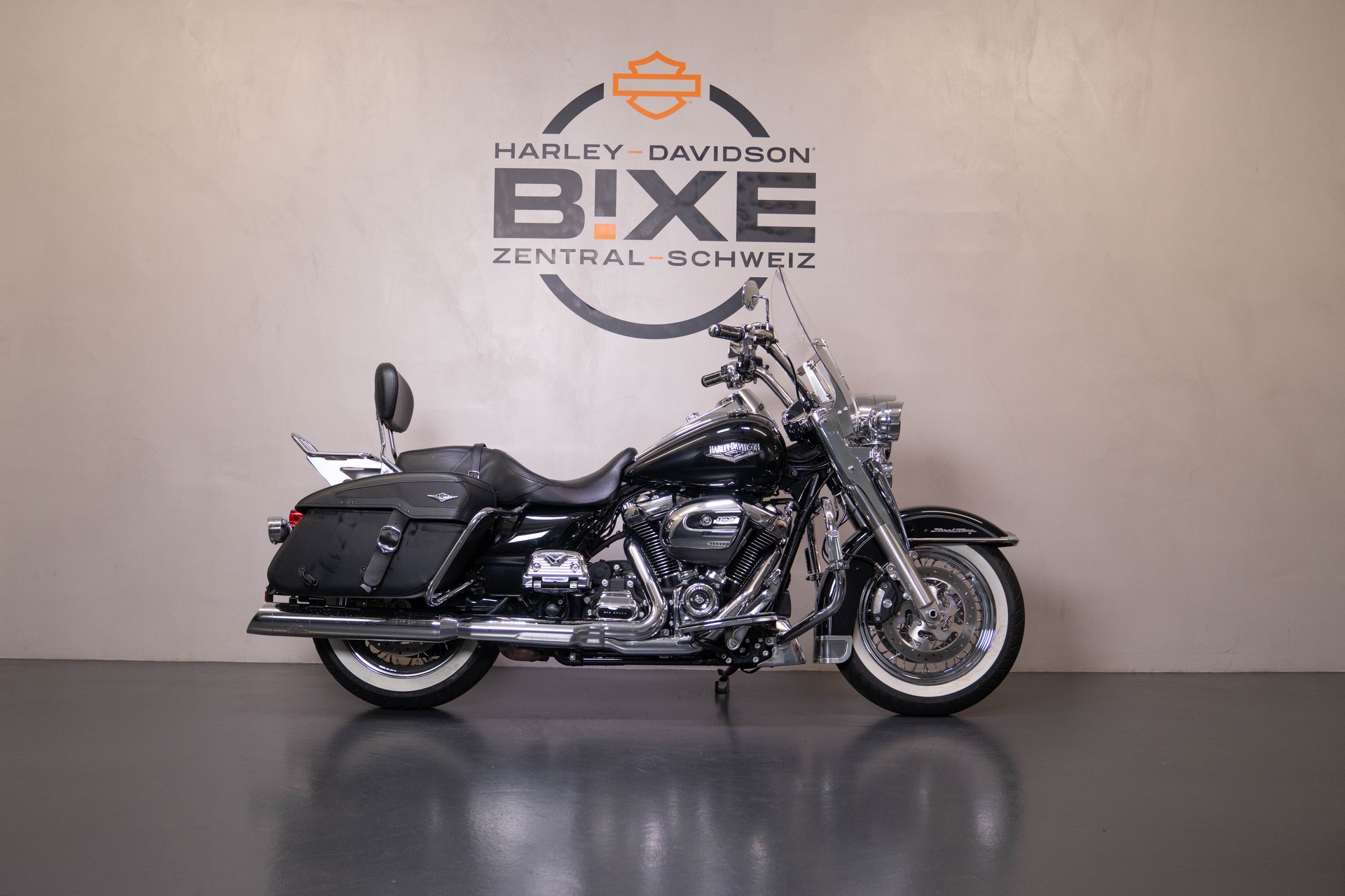 HARLEY-DAVIDSON FLHRC Road King Classic 107 ABS