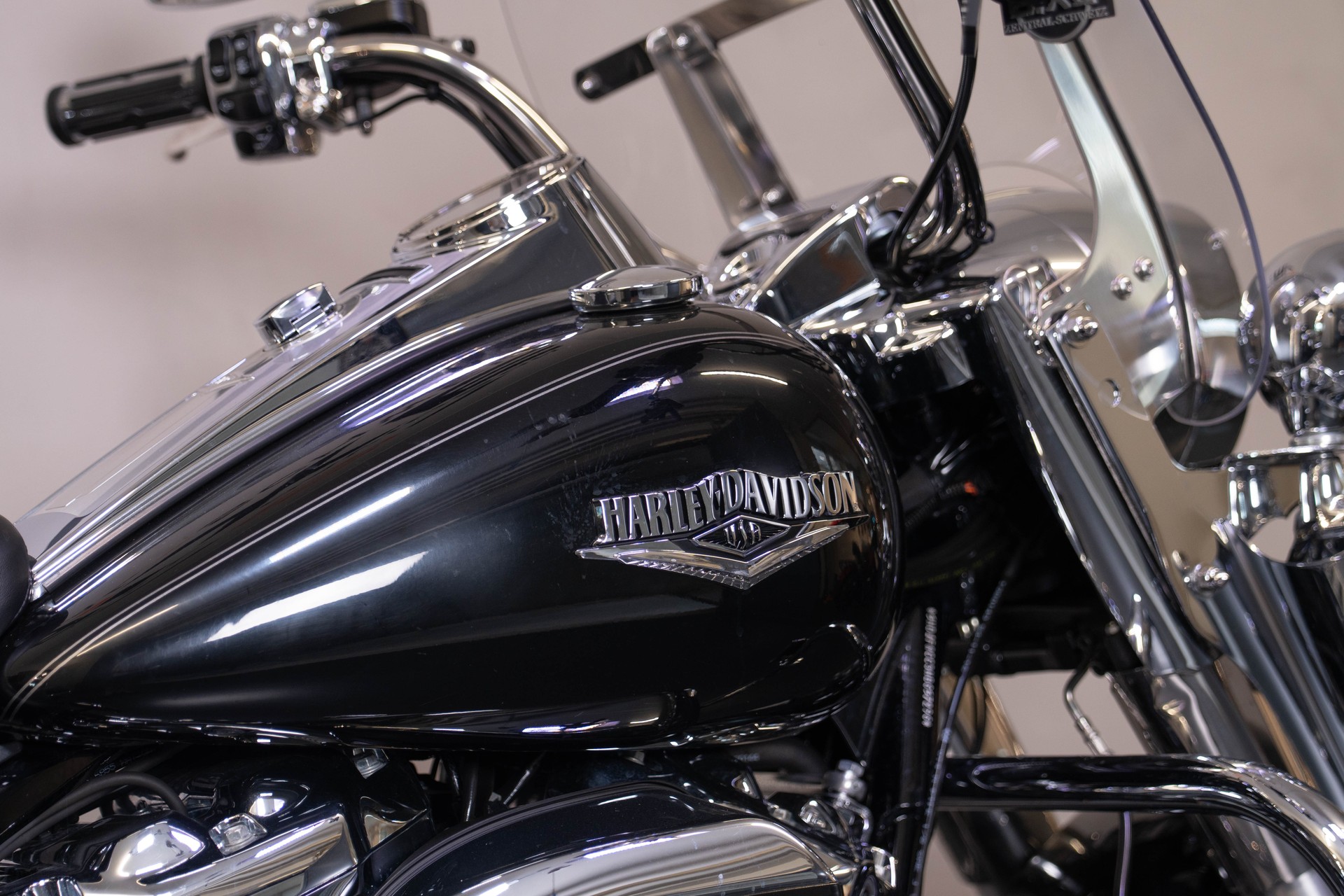 HARLEY-DAVIDSON FLHRC Road King Classic 107 ABS-image-8