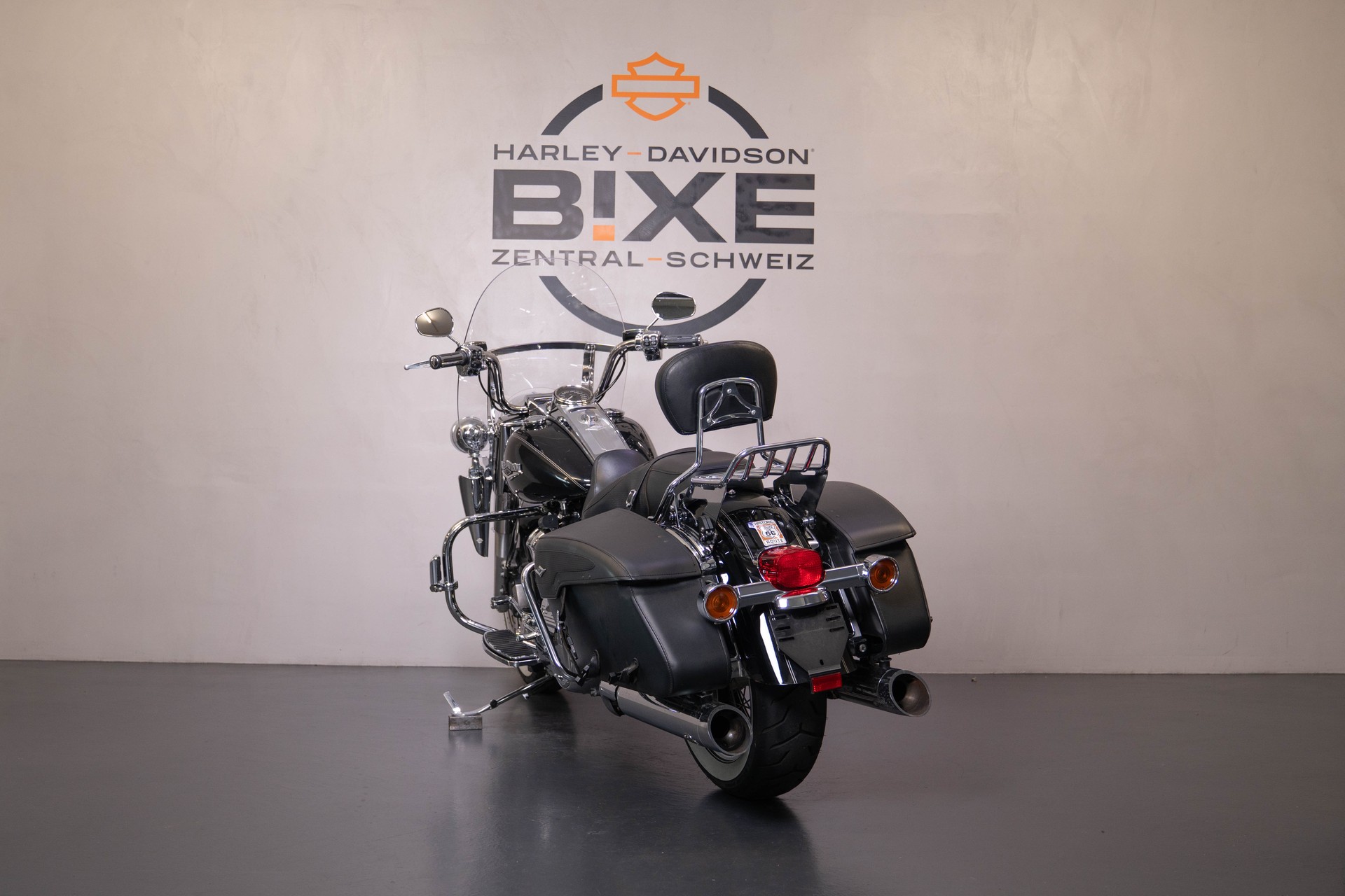 HARLEY-DAVIDSON FLHRC Road King Classic 107 ABS-showroom-element-3