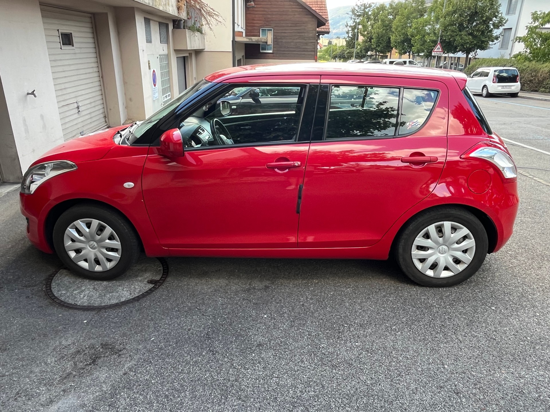 SUZUKI SWIFT-image-0