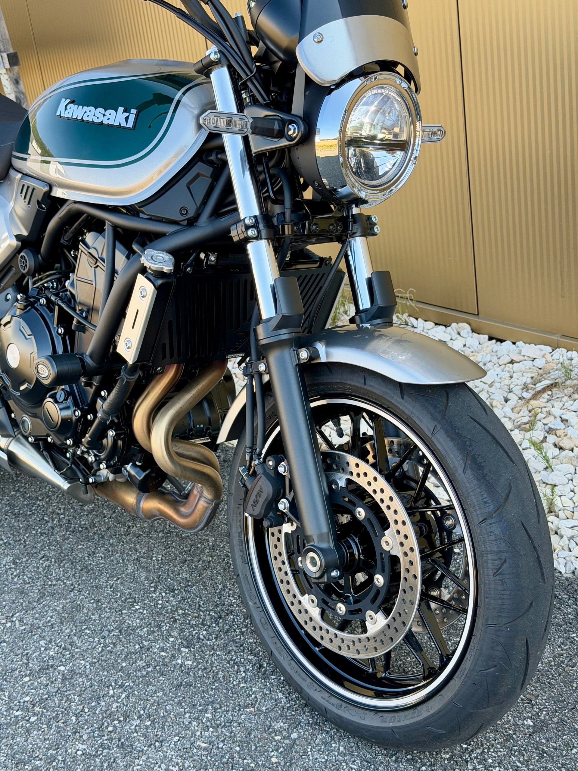 KAWASAKI Z 650 RS-showroom-element-1