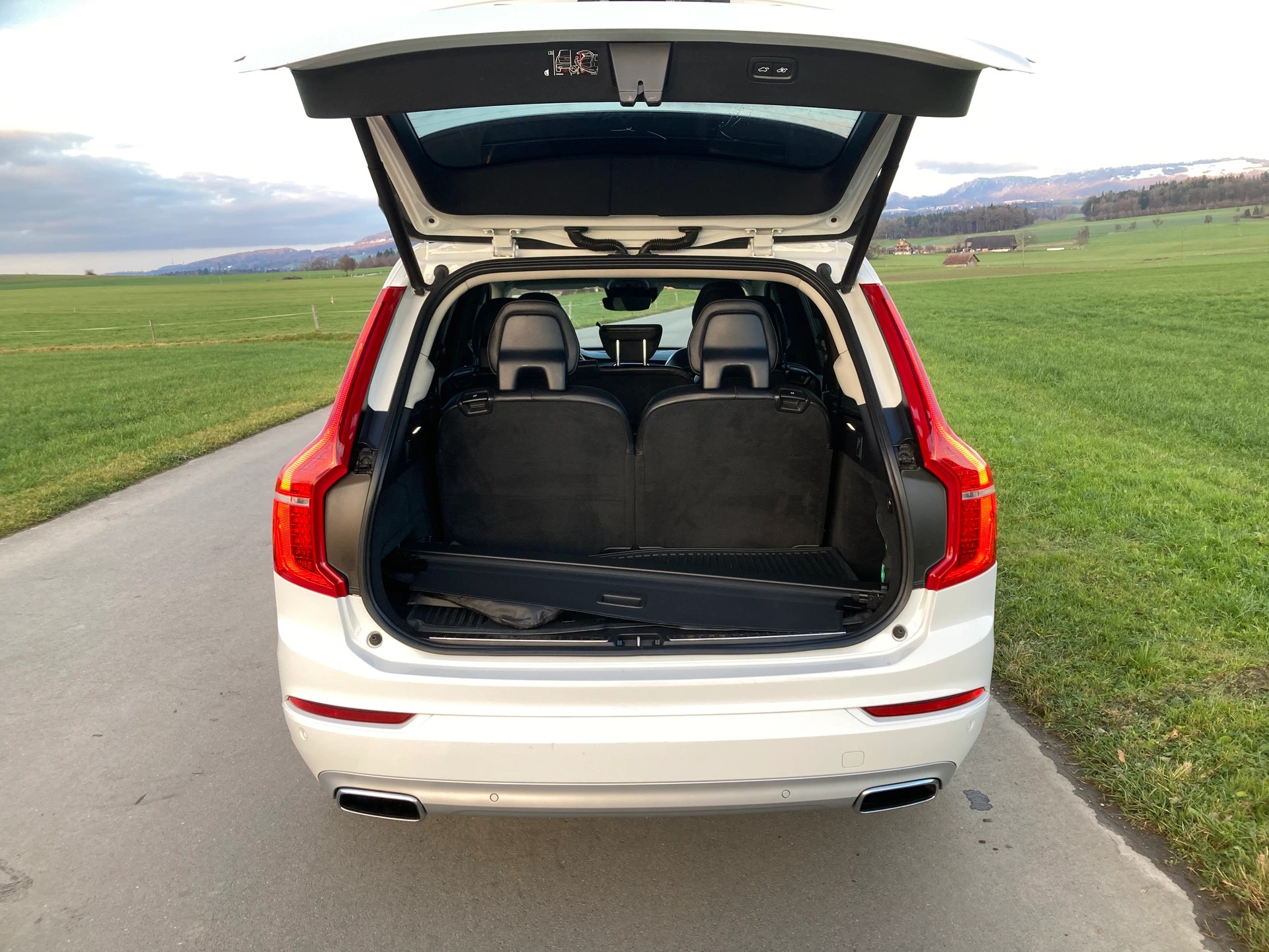 VOLVO XC90 B5 Diesel Mild Hybrid AWD Momentum Geartronic mit Anhängerkupplung-image-5