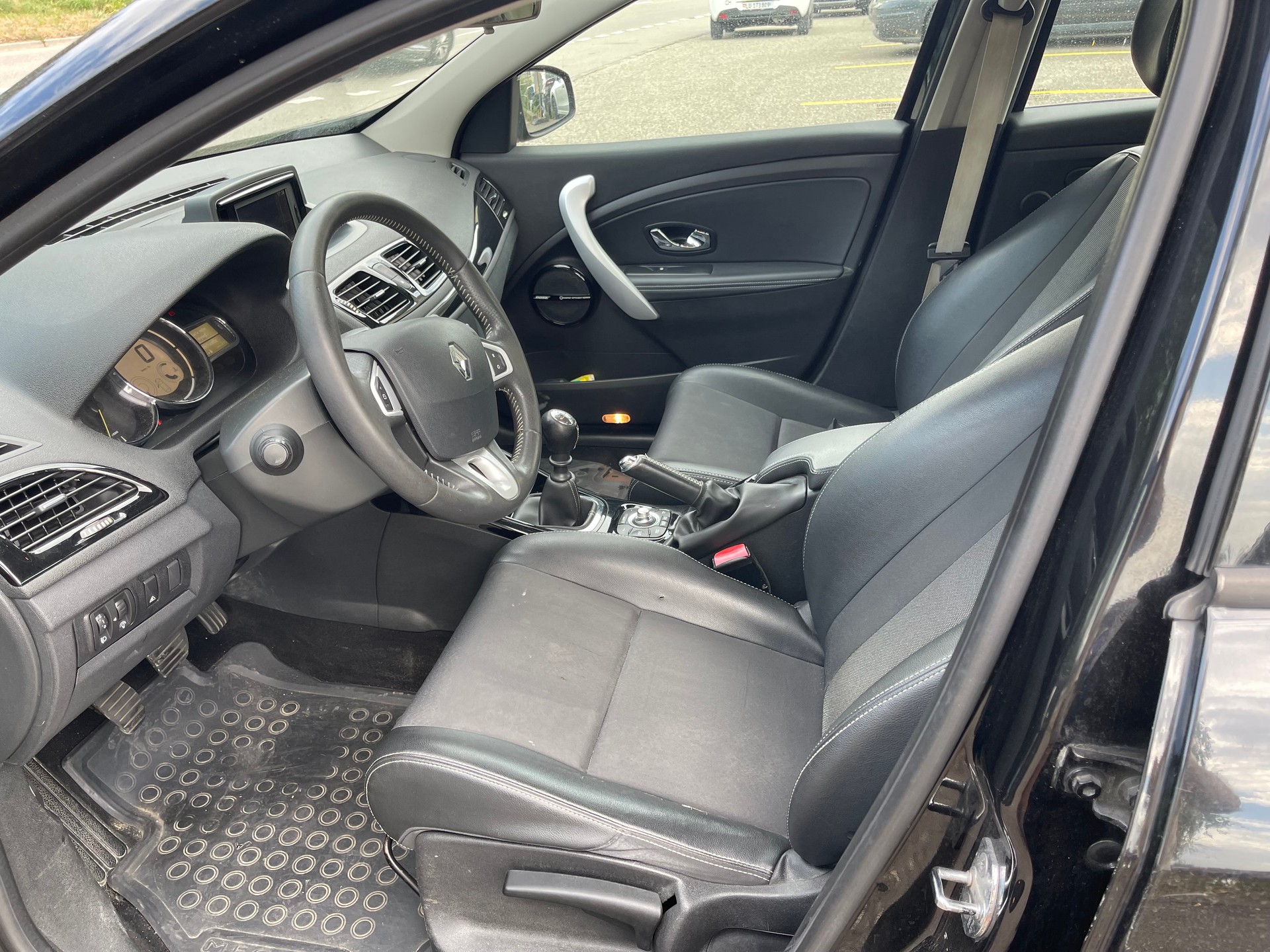 RENAULT Mégane 1.4 16V Turbo Bose-image-7