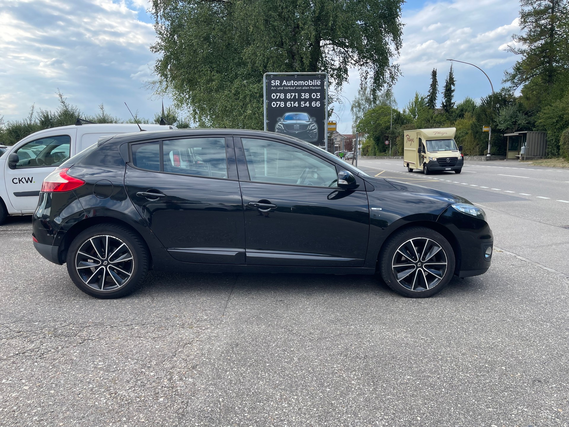 RENAULT Mégane 1.4 16V Turbo Bose-image-5