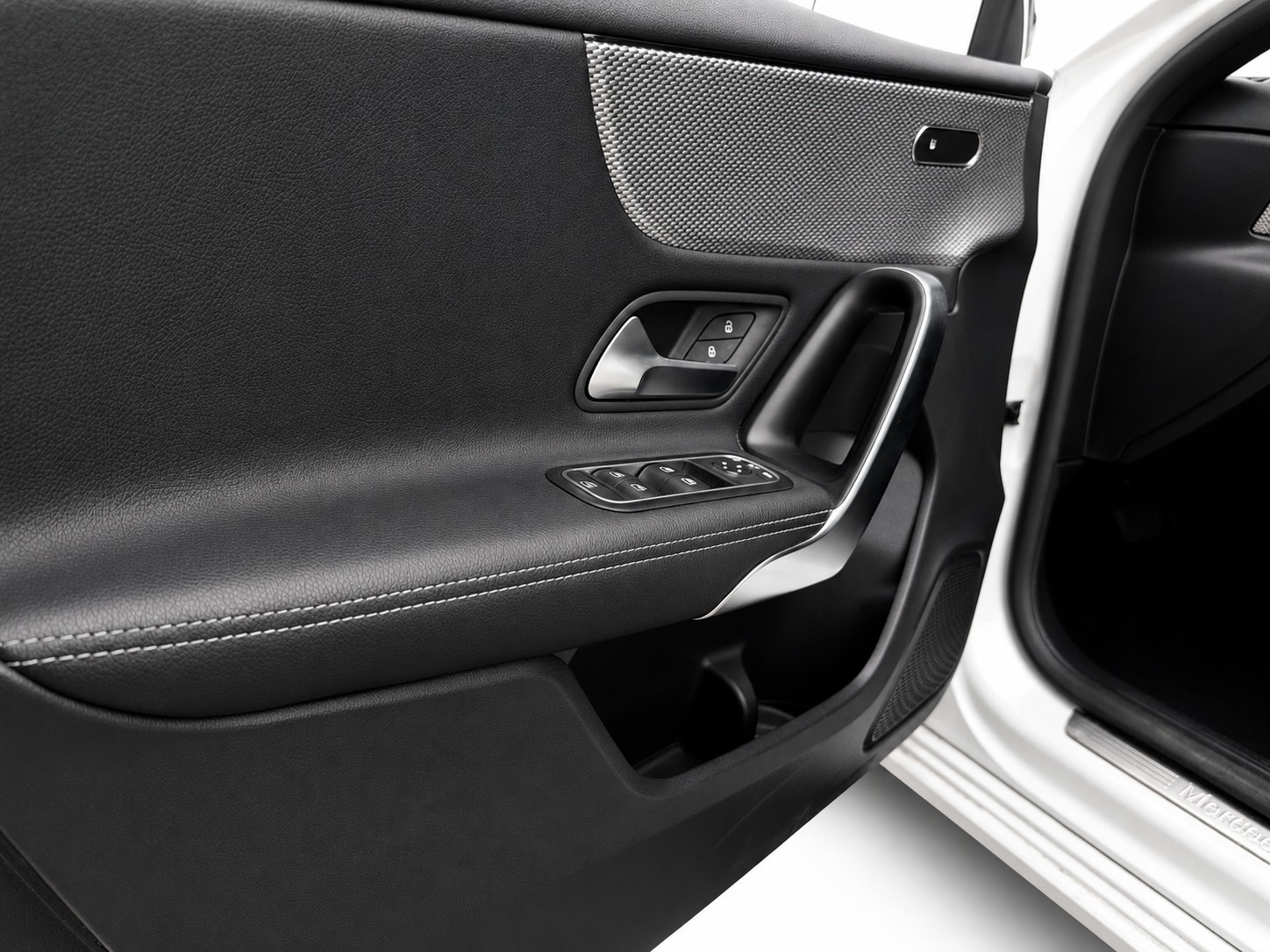 MERCEDES-BENZ A 180 Progressive * CH FAHRZEUG *-image-17