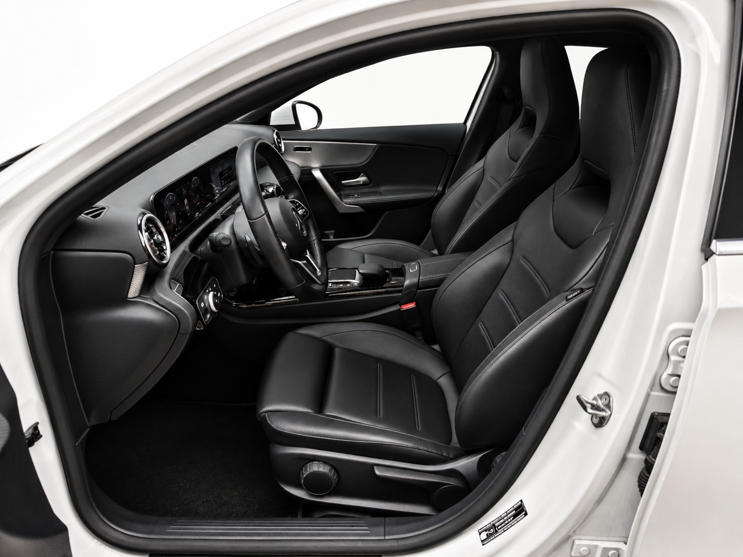 MERCEDES-BENZ A 180 Progressive * CH FAHRZEUG *-image-7