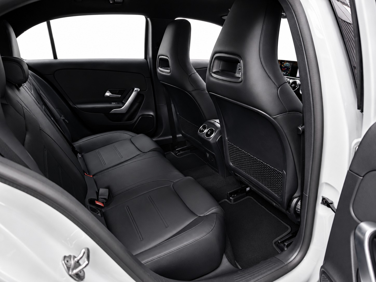 MERCEDES-BENZ A 180 Progressive * CH FAHRZEUG *-image-13