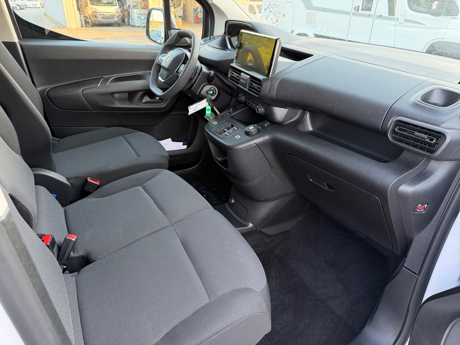 PEUGEOT Partner 1.5 Blue HDi Standard 1000kg 4x4 EAT8-image-7