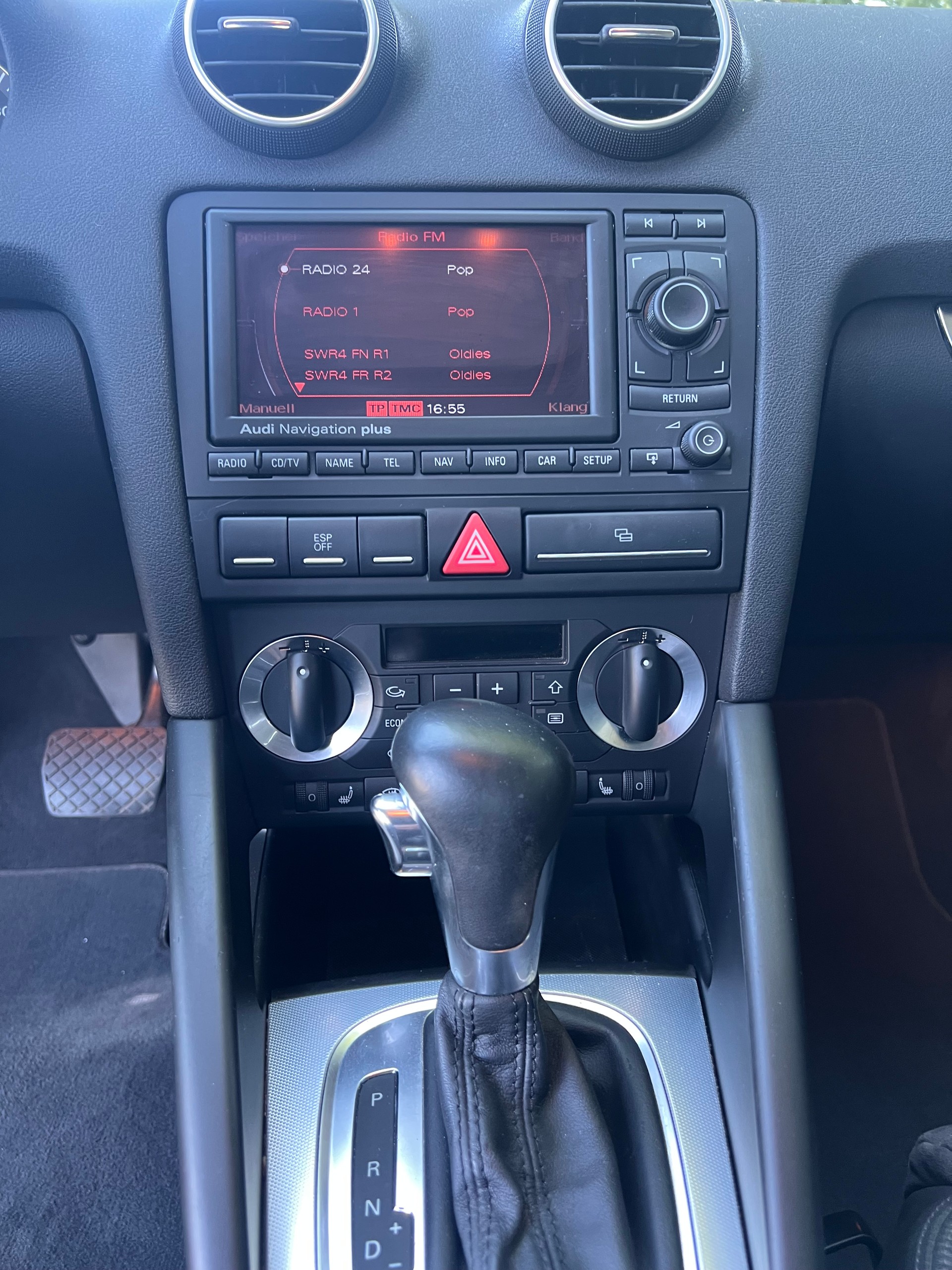 AUDI A3 Sportback 2.0 Turbo FSI Attraction-image-9