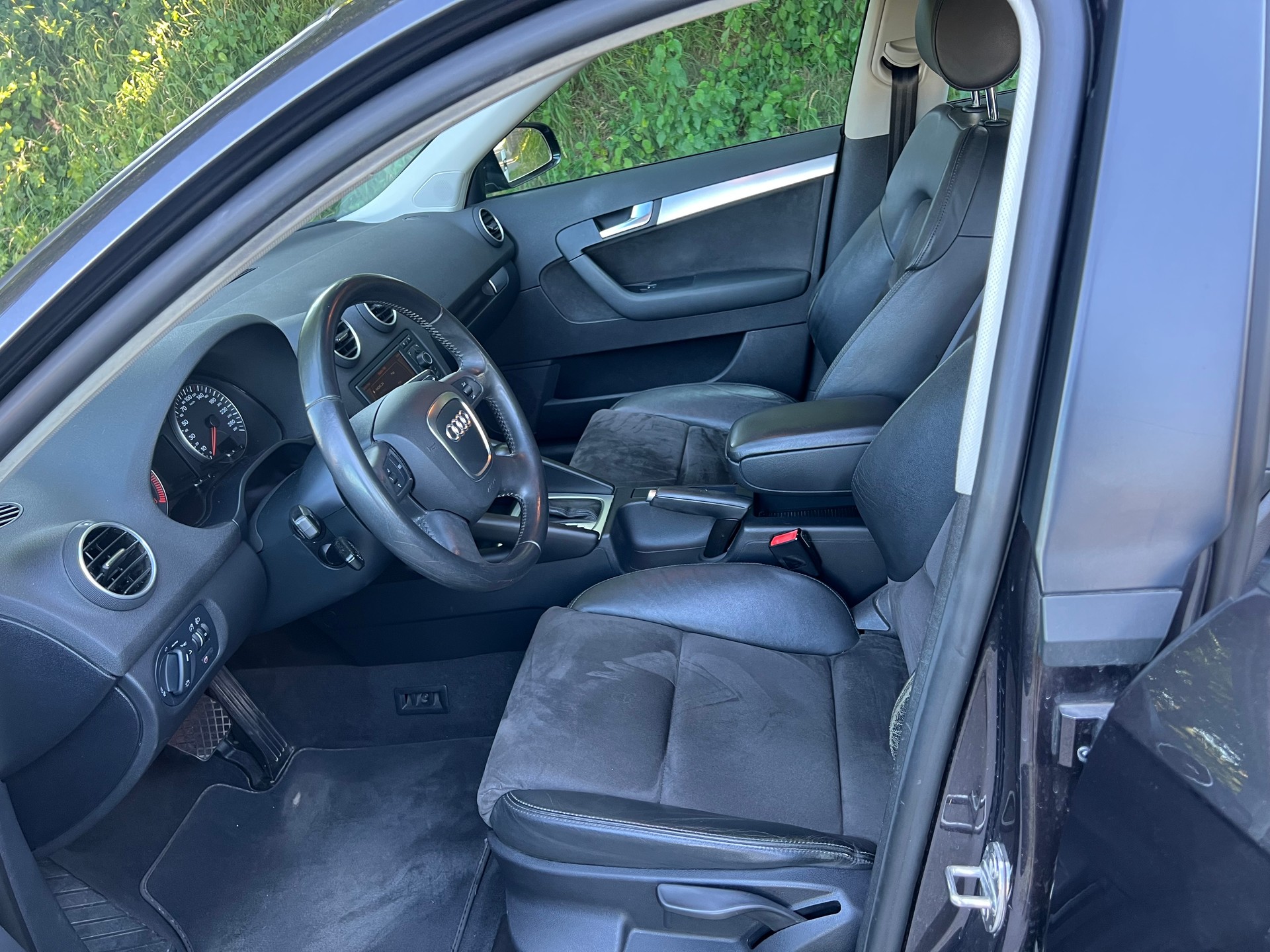 AUDI A3 Sportback 2.0 Turbo FSI Attraction-image-11