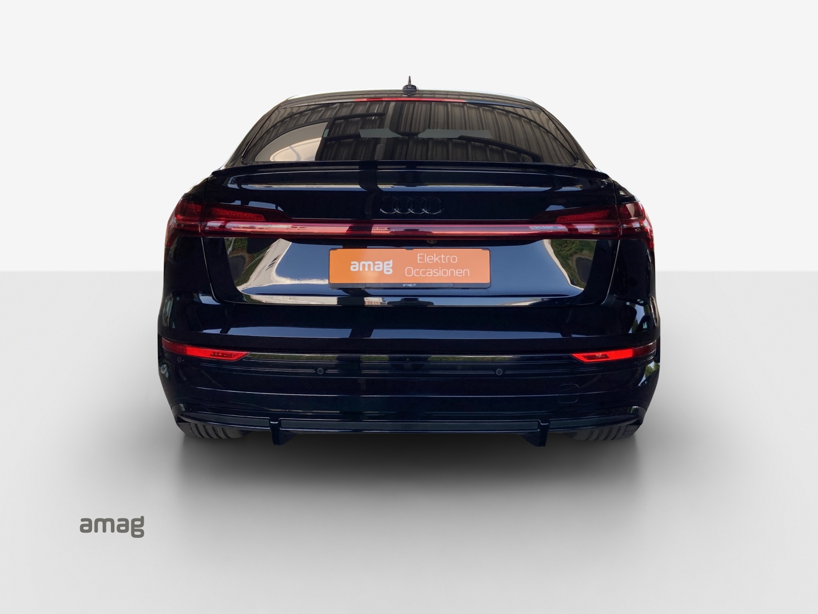 AUDI e-tron S Sportback quattro-image-4