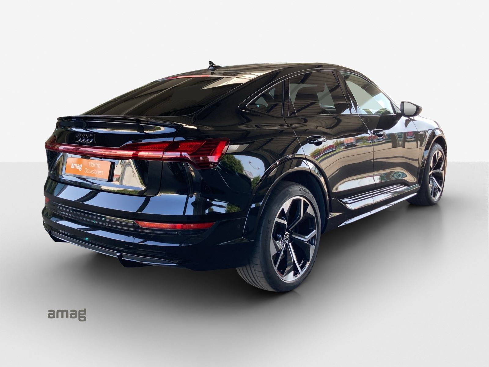AUDI e-tron S Sportback quattro-image-4