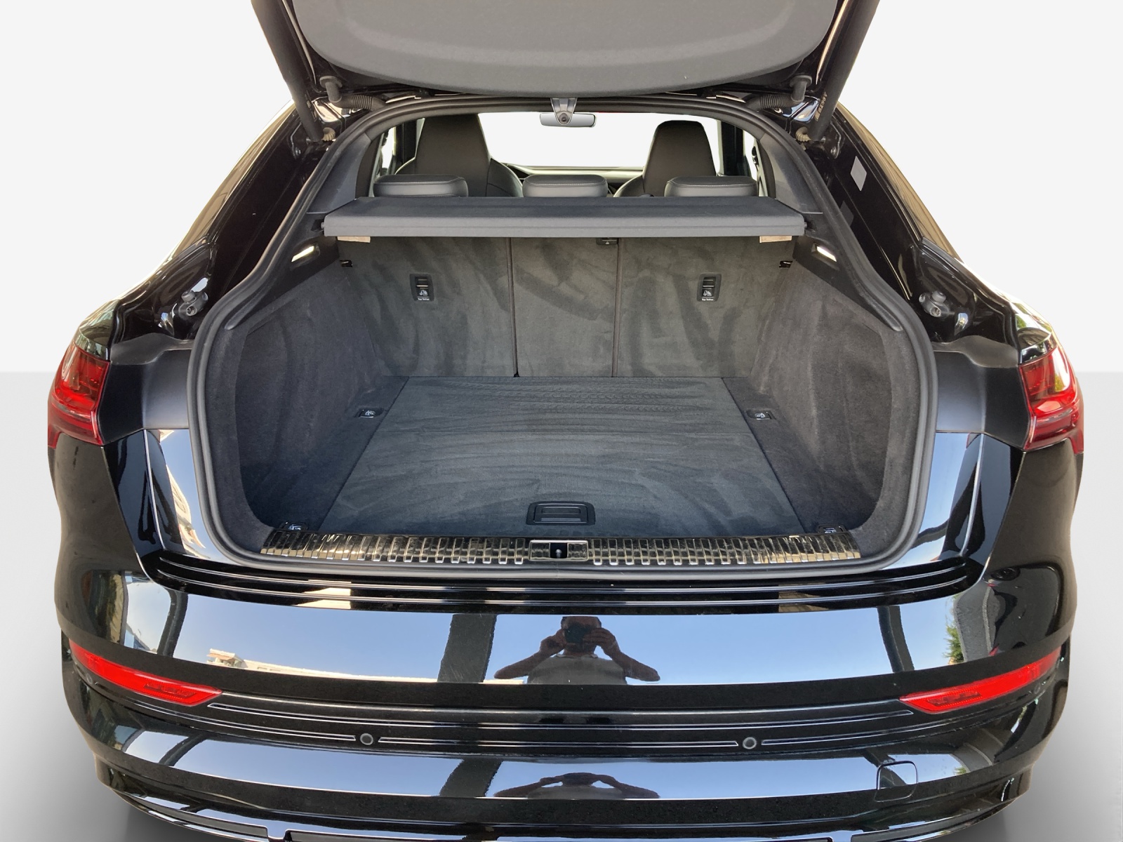AUDI e-tron S Sportback quattro-image-12