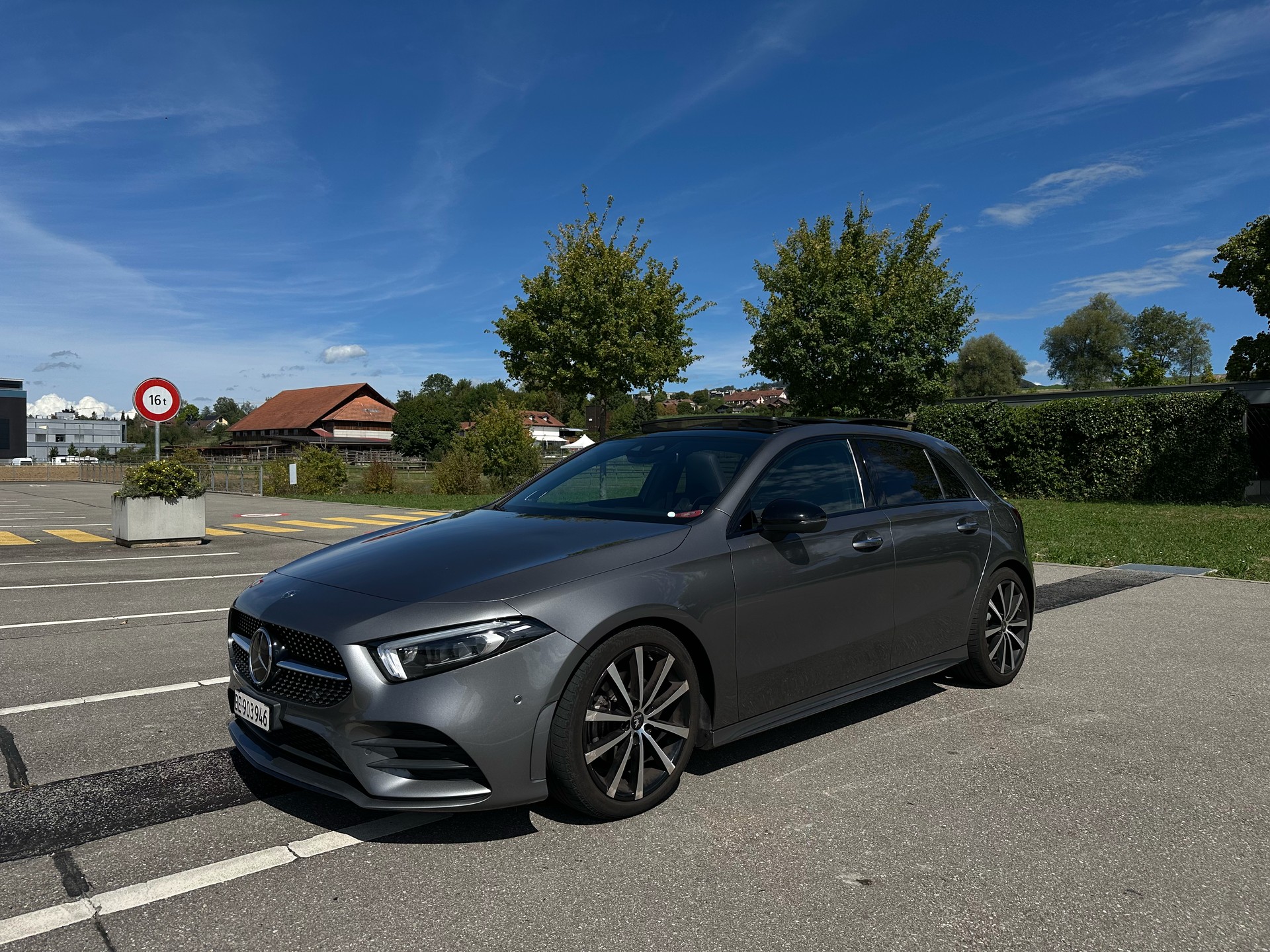 MERCEDES-BENZ A 200 AMG Line-image-0