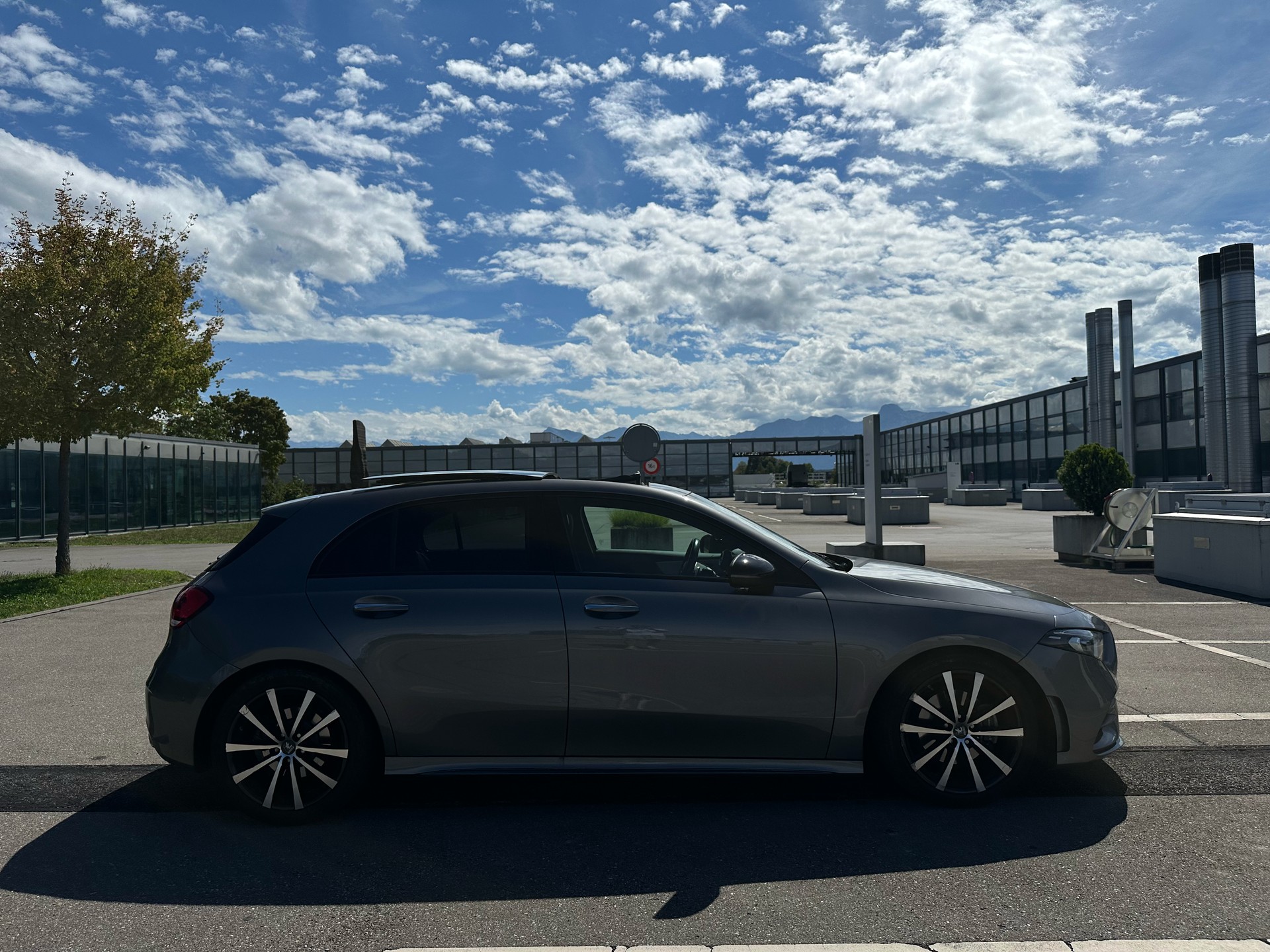 MERCEDES-BENZ A 200 AMG Line-image-2