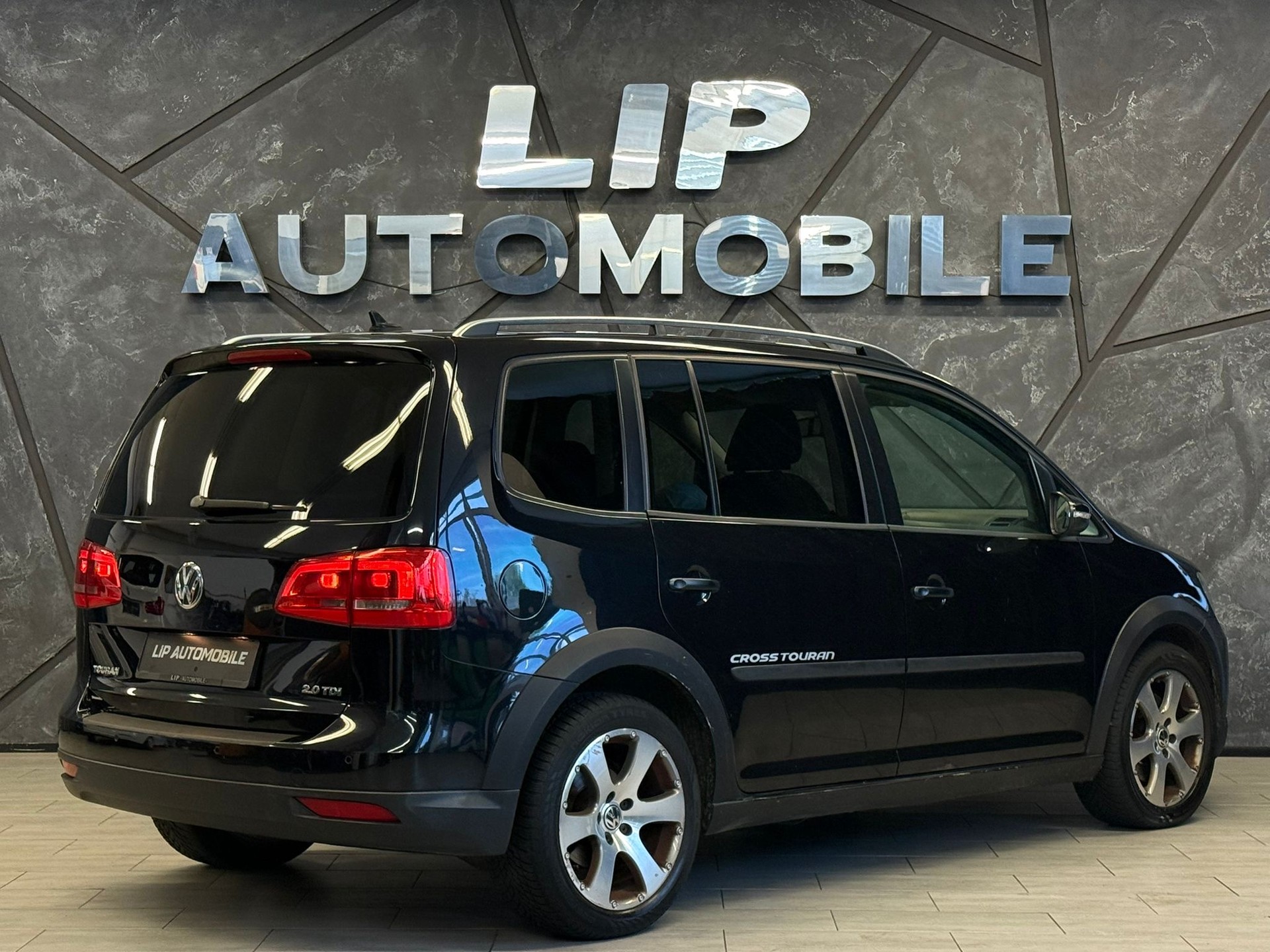 VW CrossTouran 2.0 TDI DSG-image-5