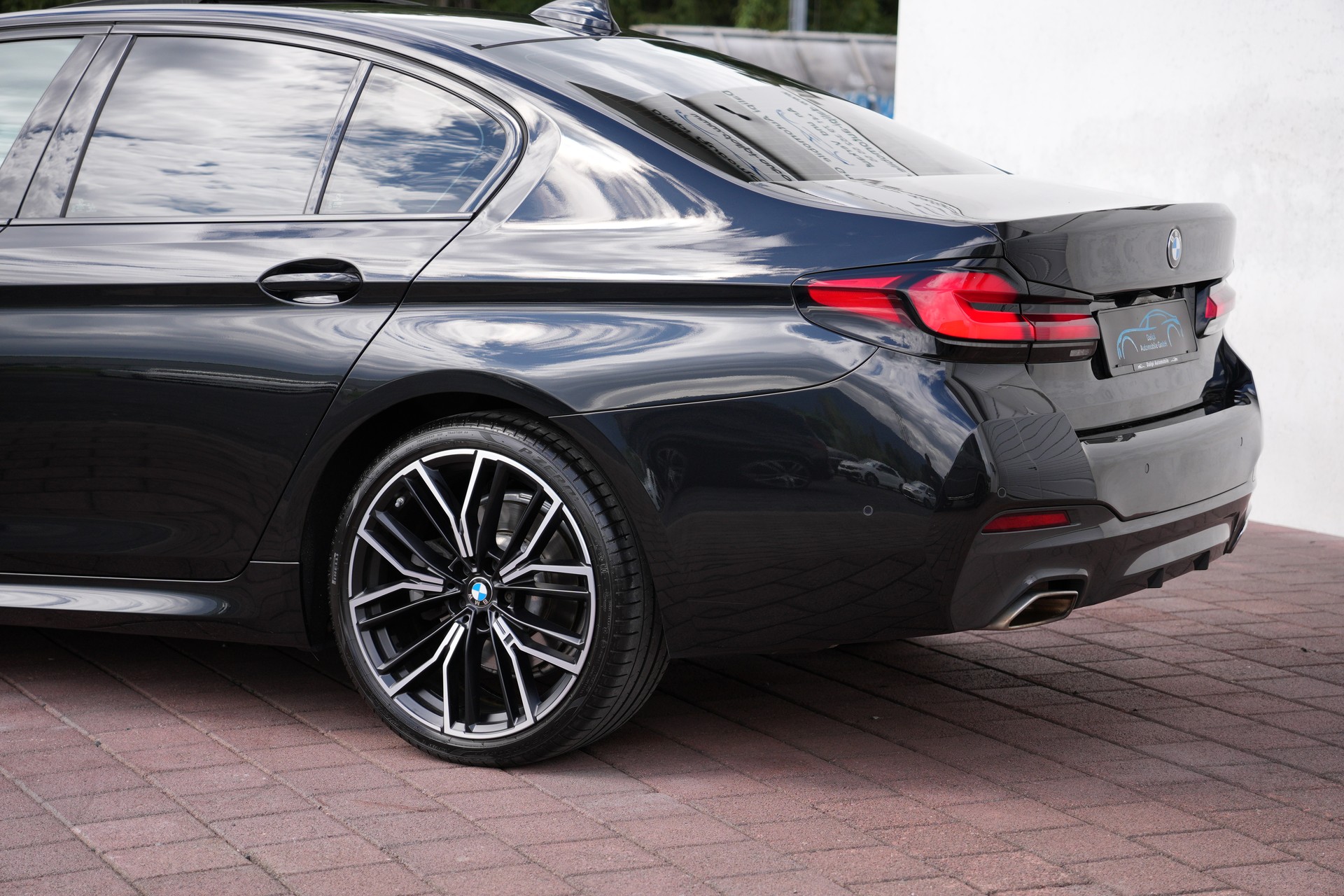 BMW 530i xDrive 48V Pure M Sport Steptronic-image-2