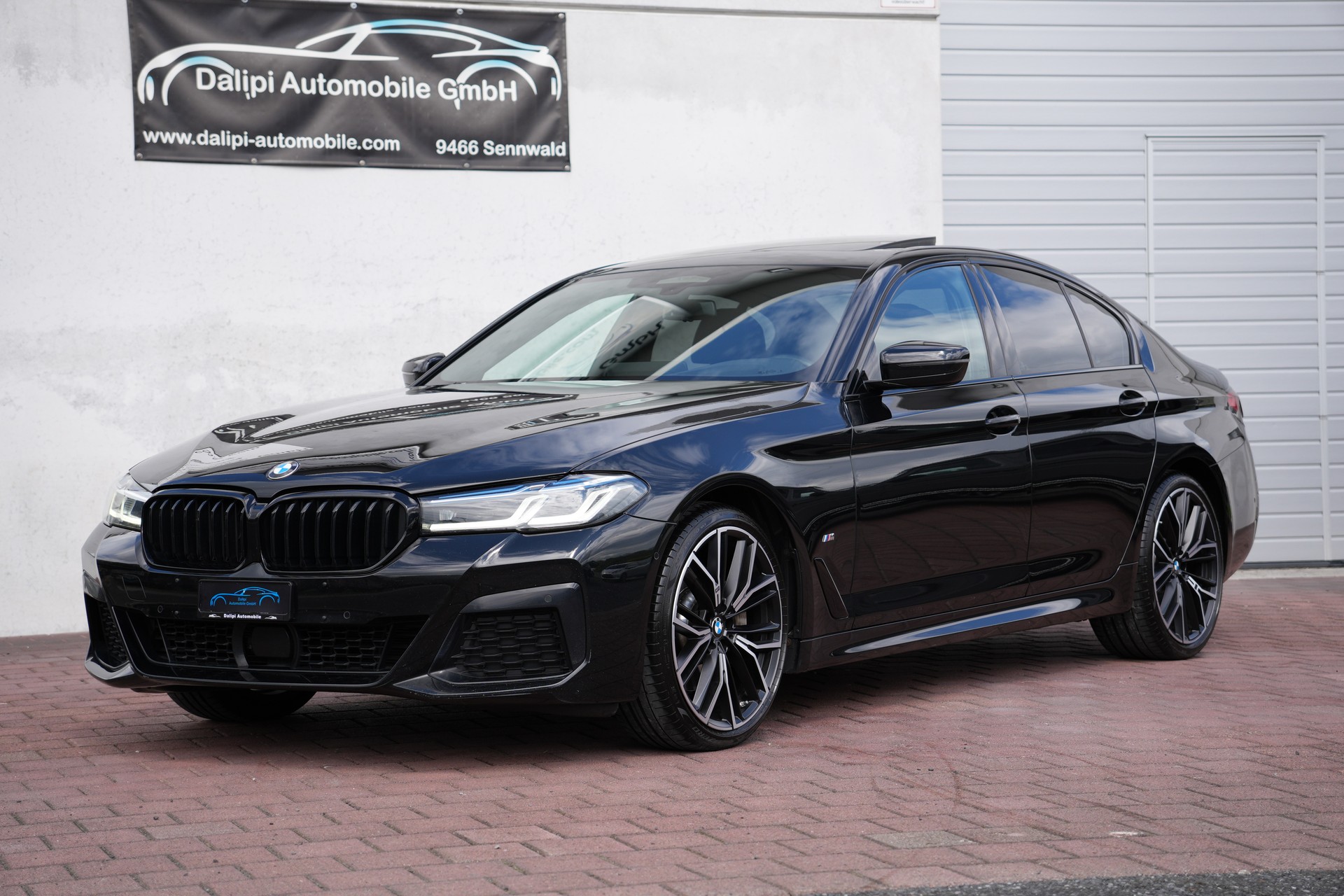BMW 530i xDrive 48V Pure M Sport Steptronic-image-0