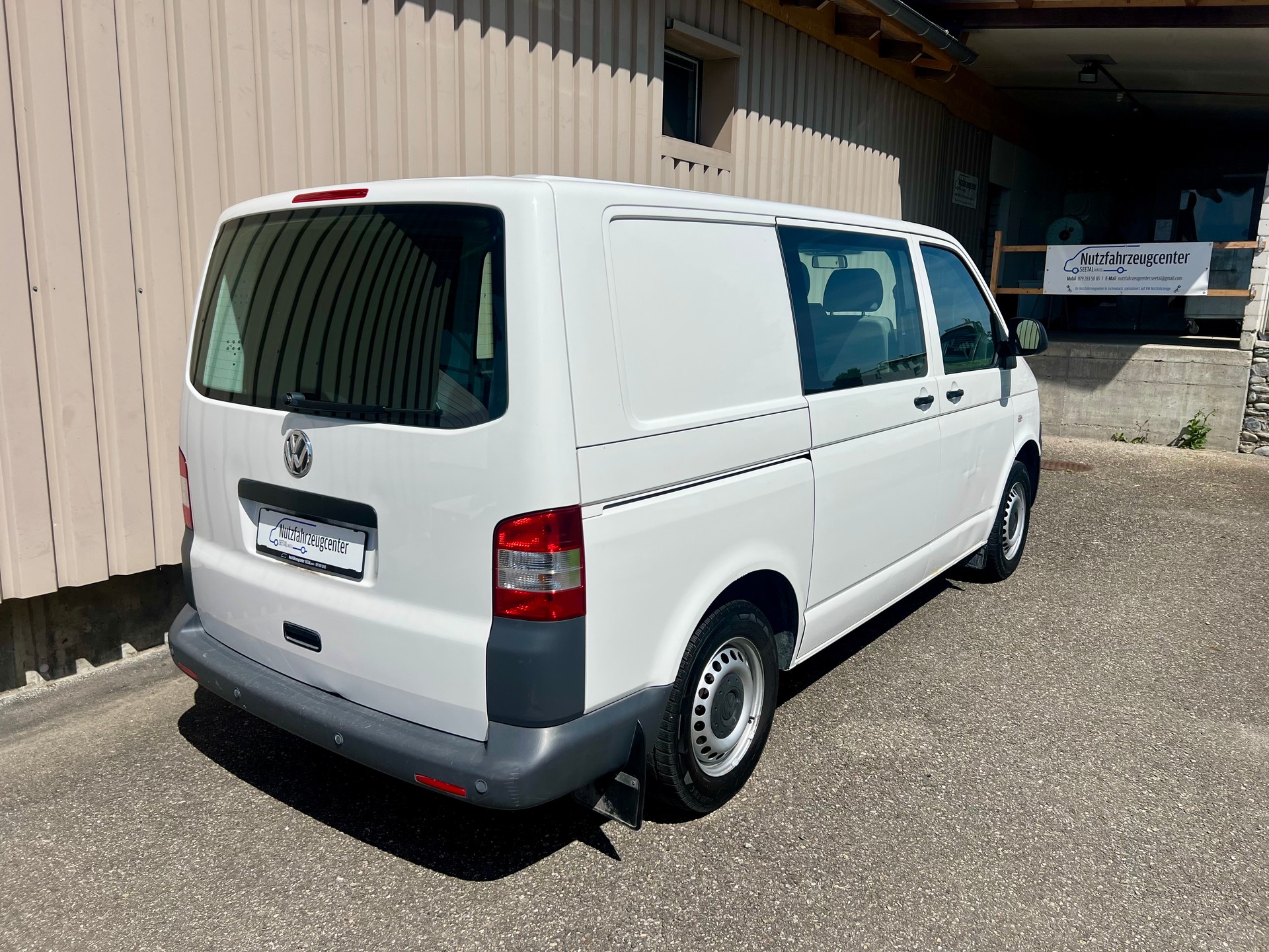 VW T5 2.0 TDI 4Motion Kombi 140 PS by Nutzfahrzeugcenter Seetal-image-2