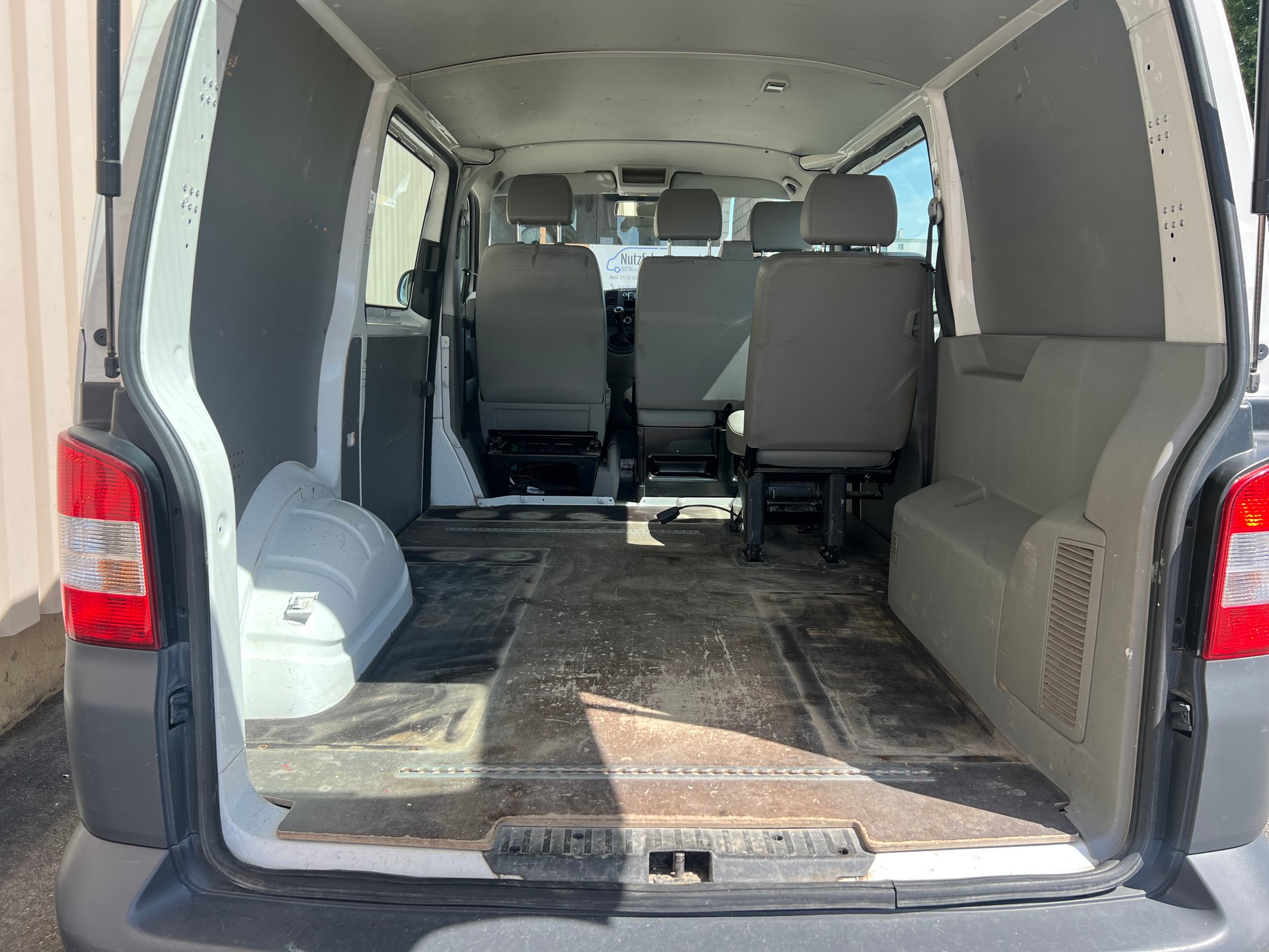 VW T5 2.0 TDI 4Motion Kombi 140 PS by Nutzfahrzeugcenter Seetal-image-11