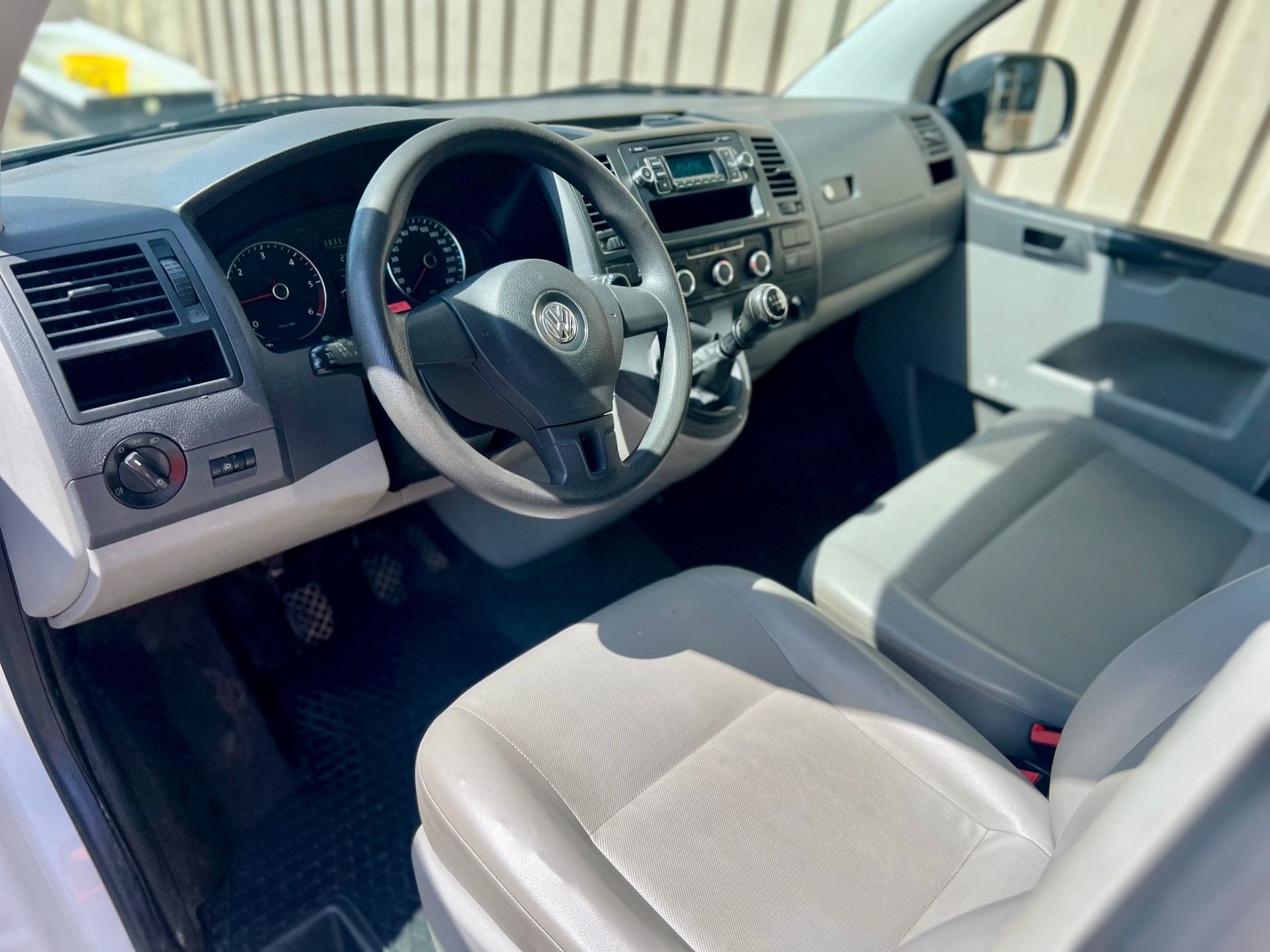 VW T5 2.0 TDI 4Motion Kombi 140 PS by Nutzfahrzeugcenter Seetal-image-8