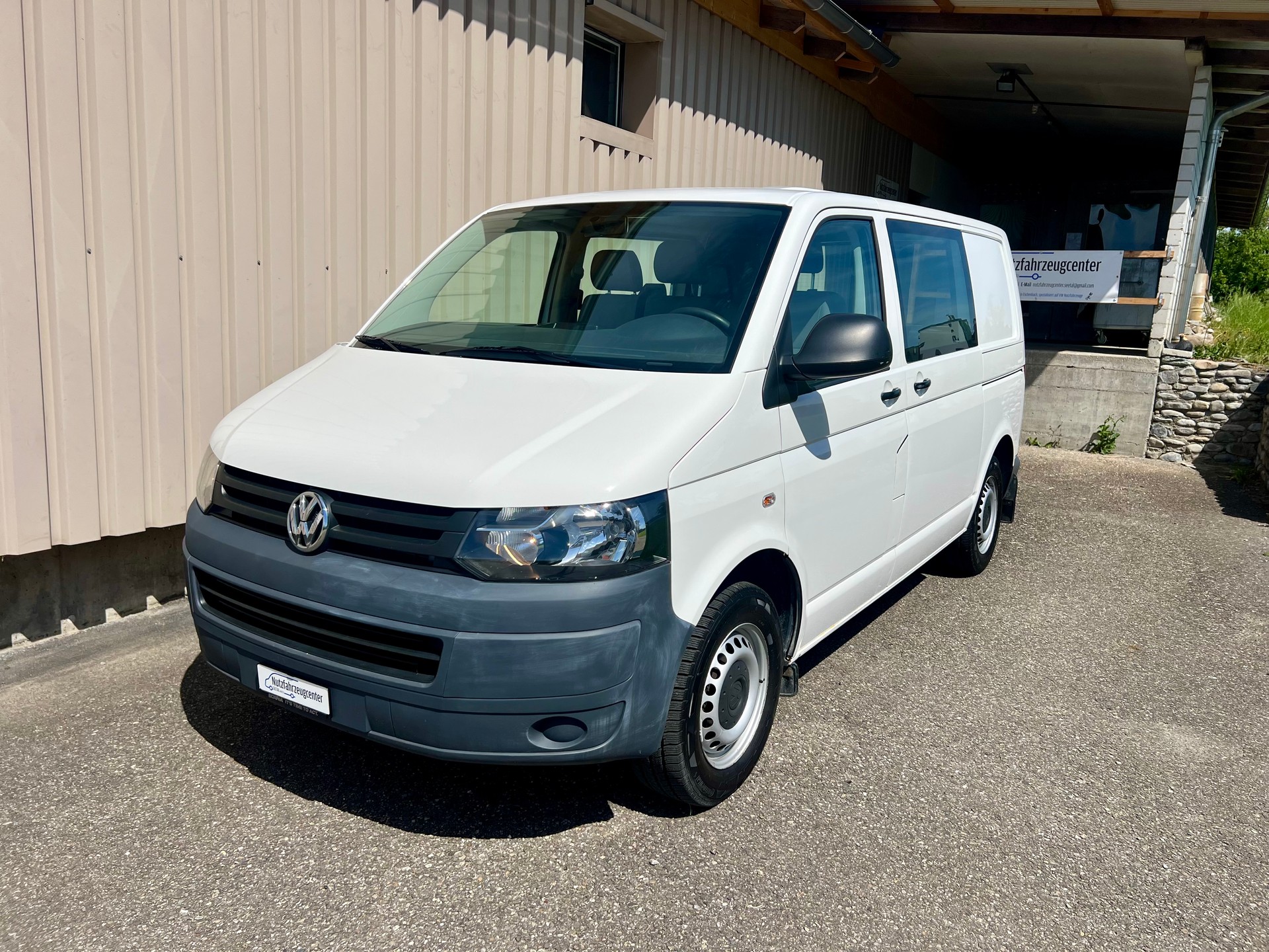 VW T5 2.0 TDI 4Motion Kombi 140 PS by Nutzfahrzeugcenter Seetal-image-0